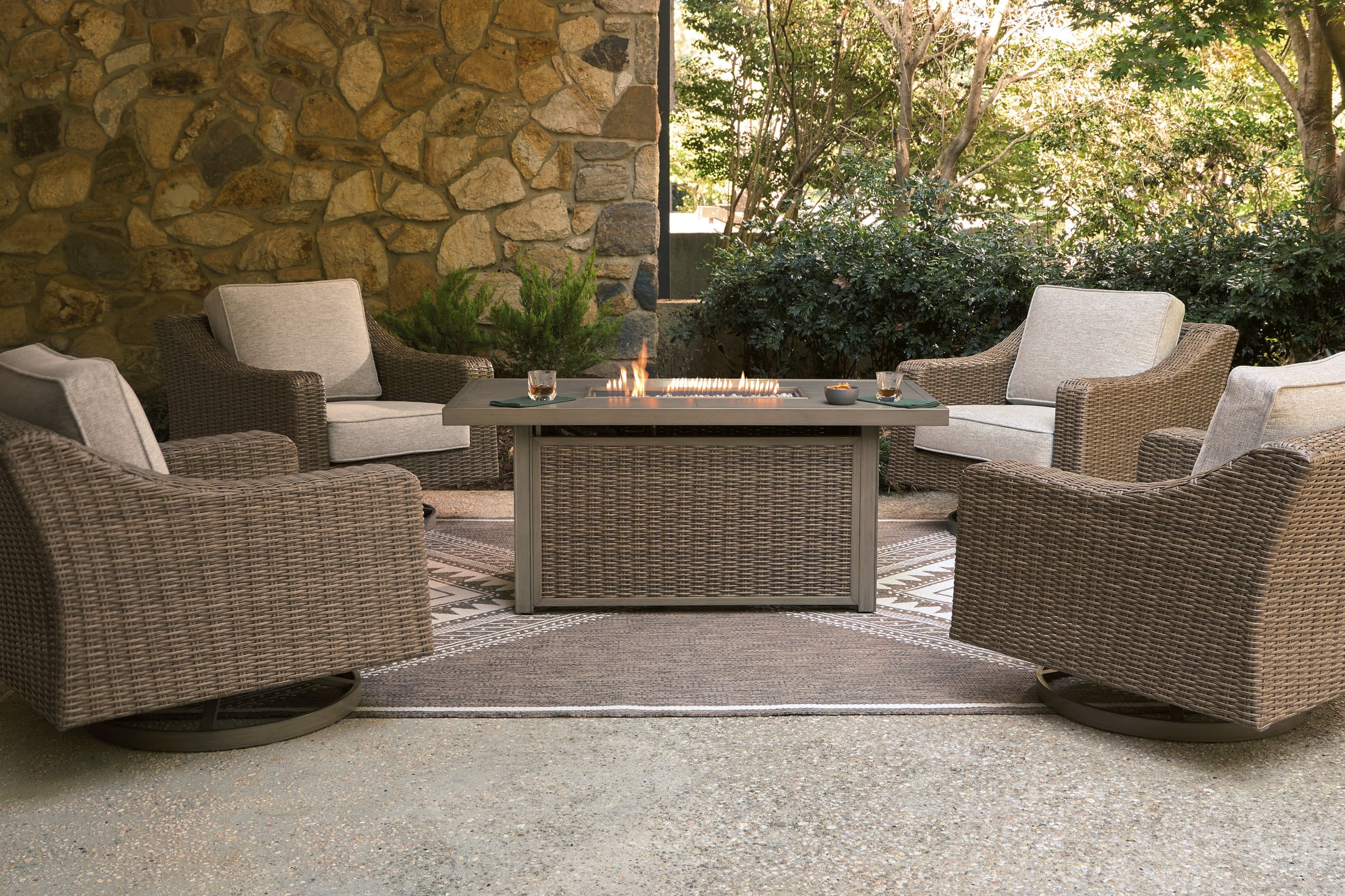 Laguna Heights Resin Wicker/Aluminum Patio Set
