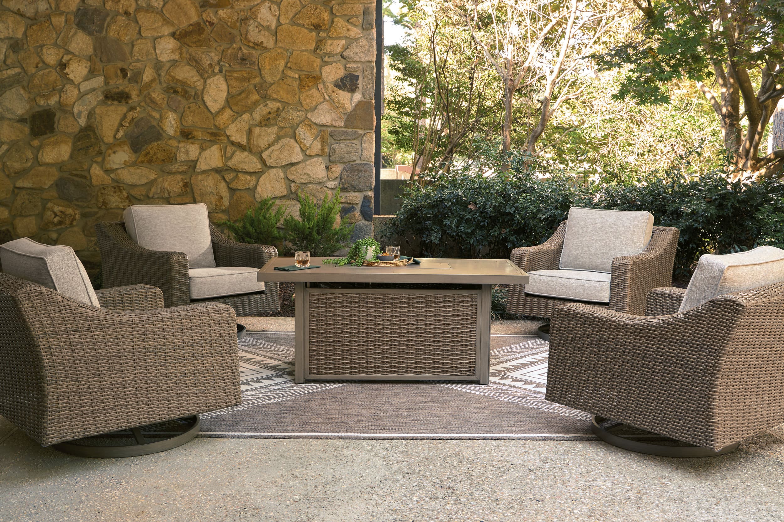 Laguna Heights Resin Wicker/Aluminum Patio Set