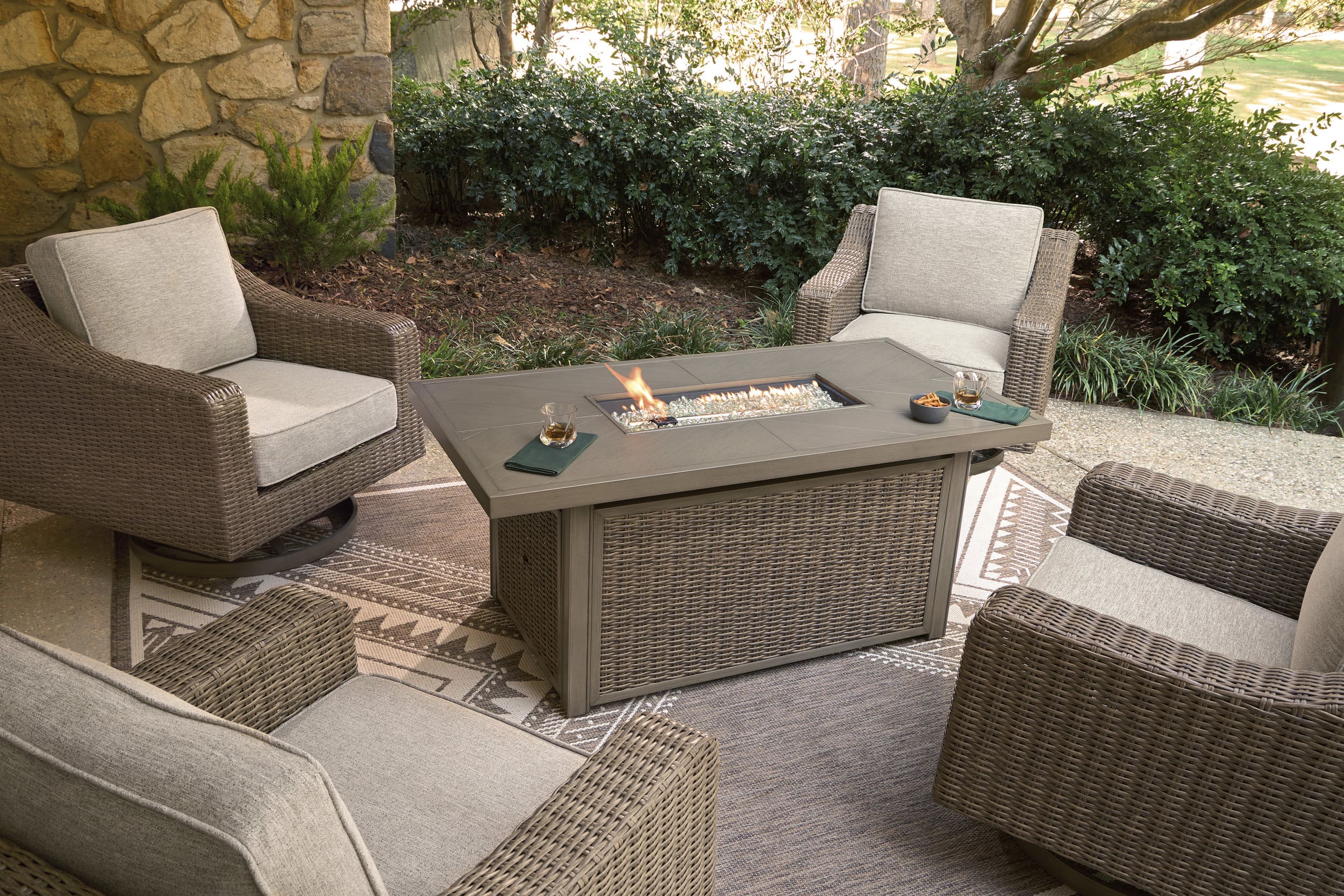 Laguna Heights Resin Wicker/Aluminum Patio Set
