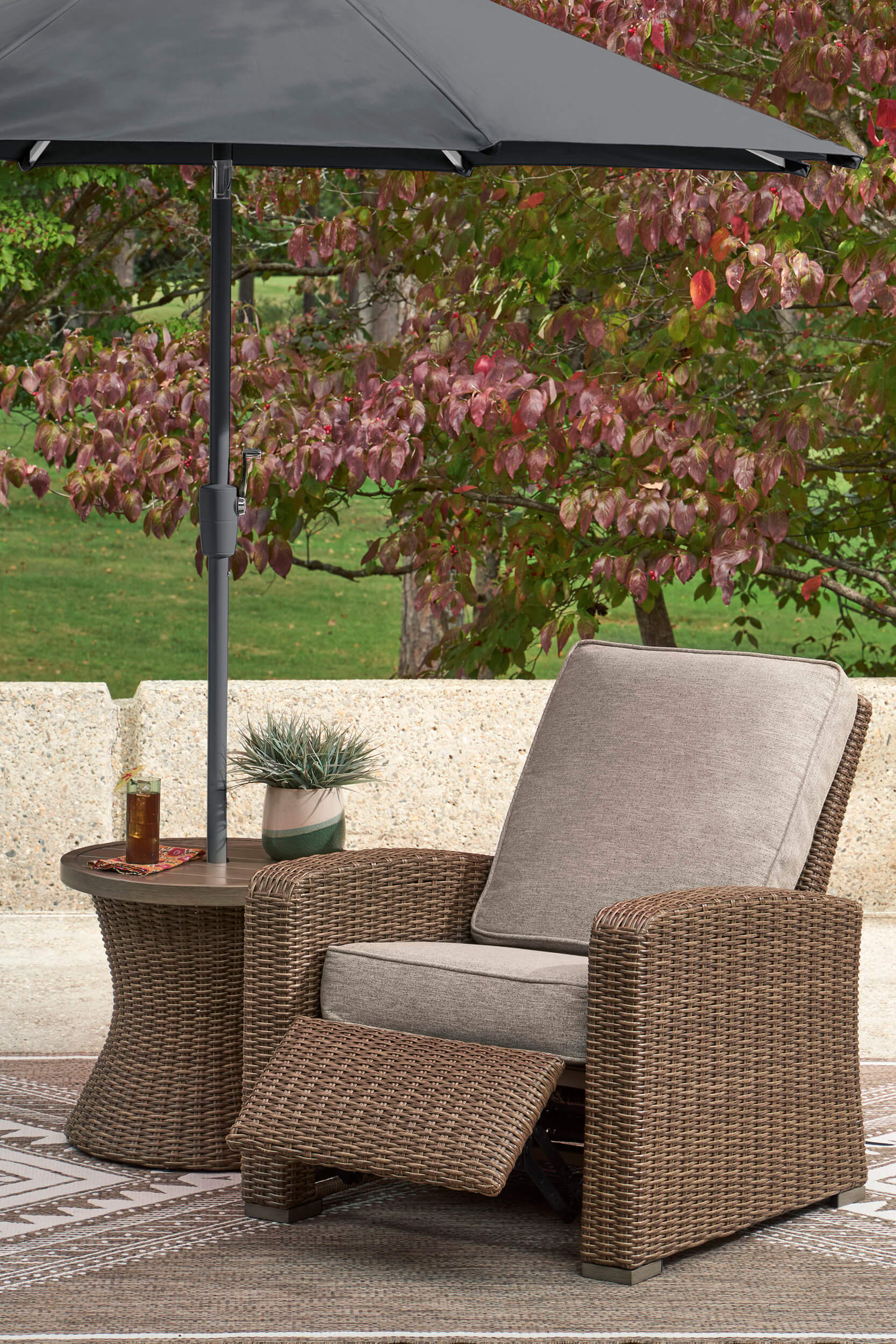 Laguna Heights Resin Wicker/Aluminum Recliner with Cushion