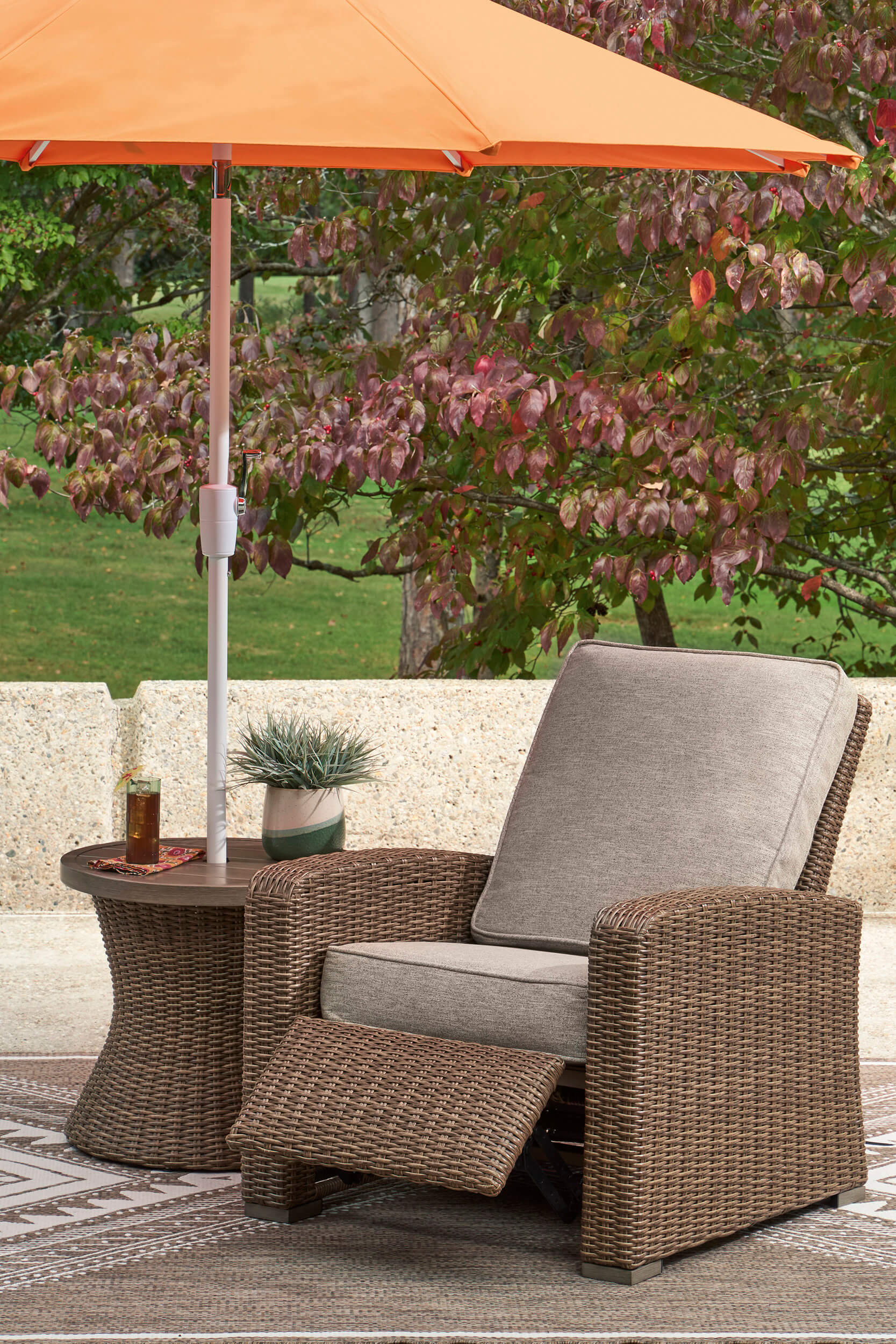 Laguna Heights Resin Wicker/Aluminum Recliner with Cushion