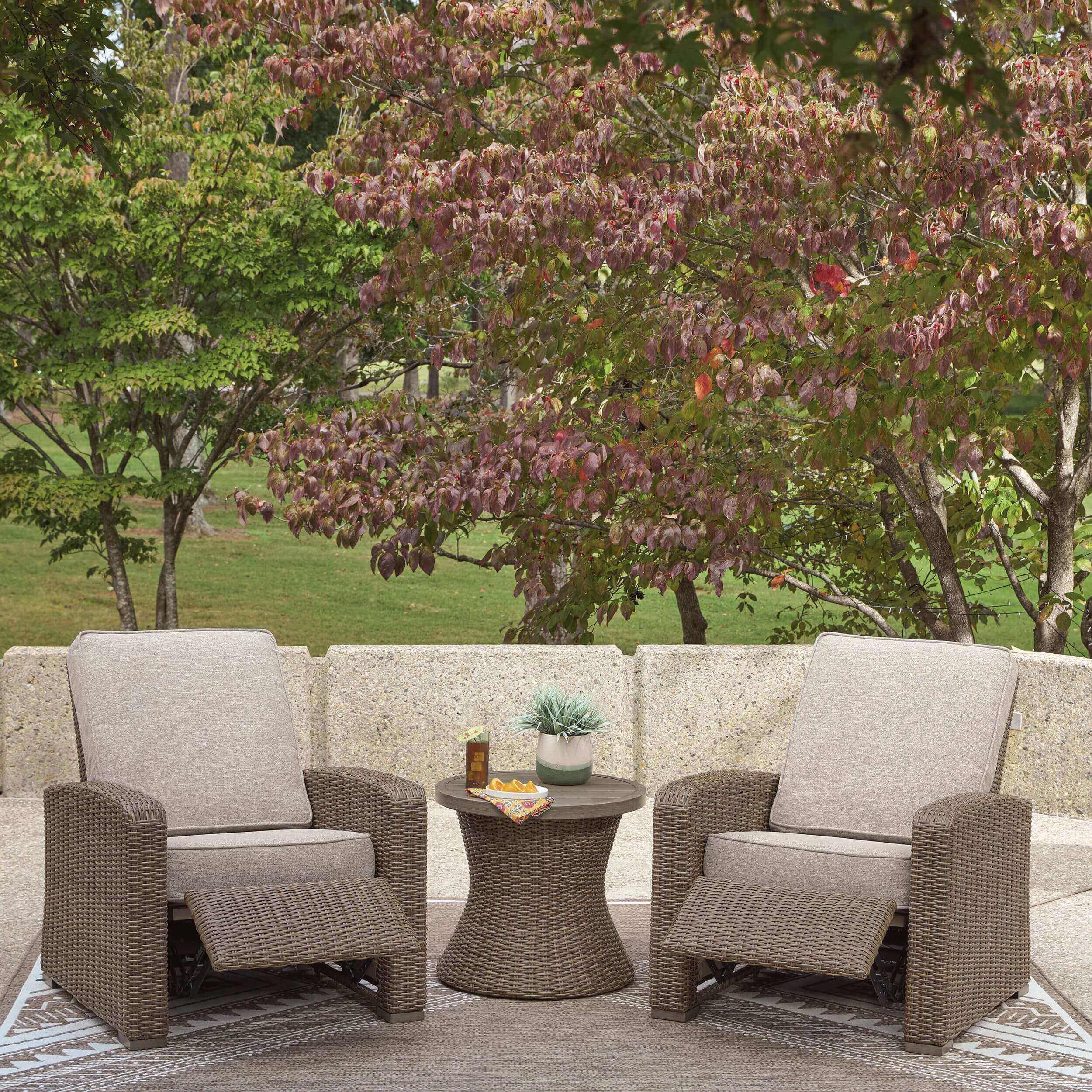 Laguna Heights Resin Wicker/Aluminum Recliner with Cushion