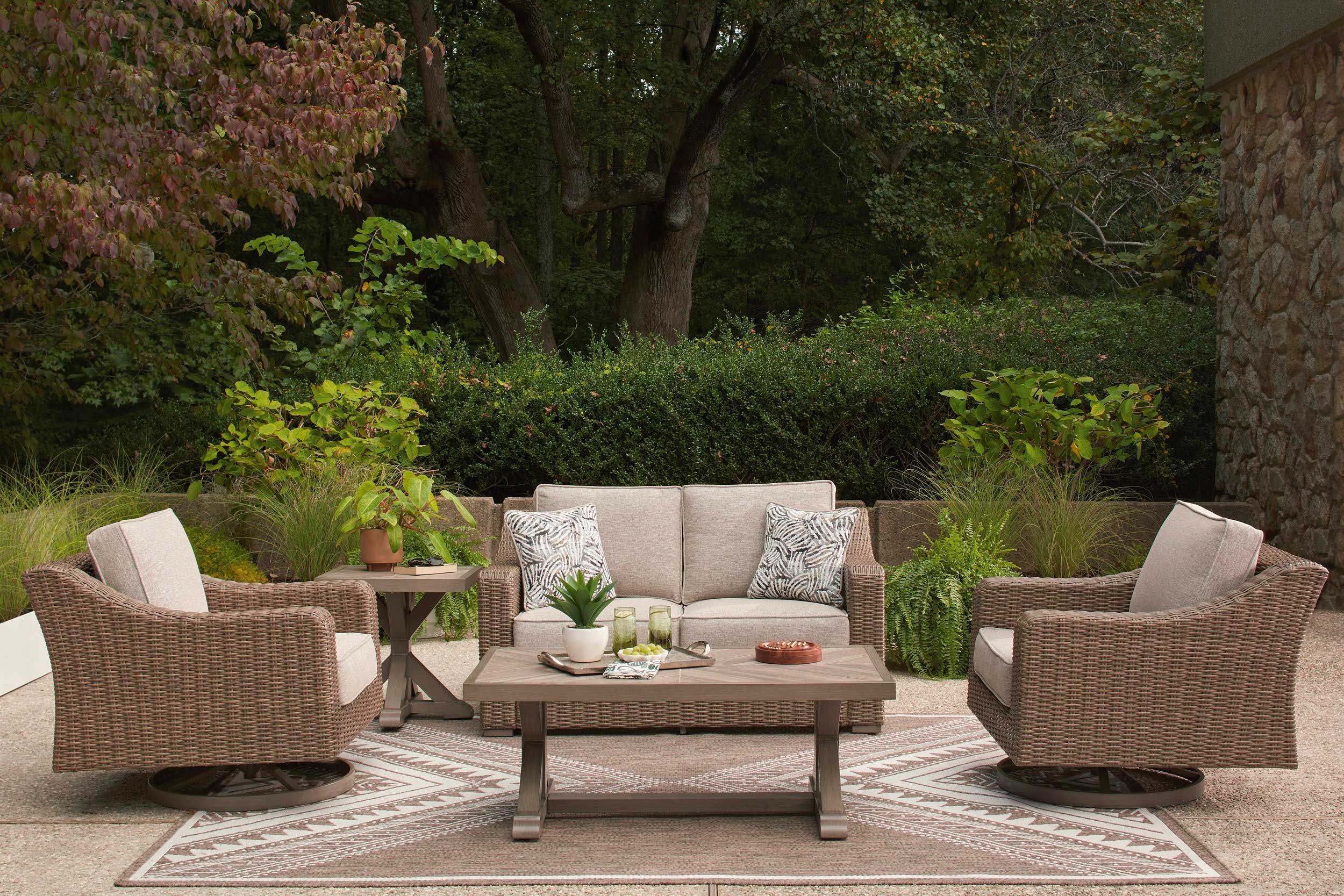 Laguna Heights Resin Wicker/Aluminum Patio Set