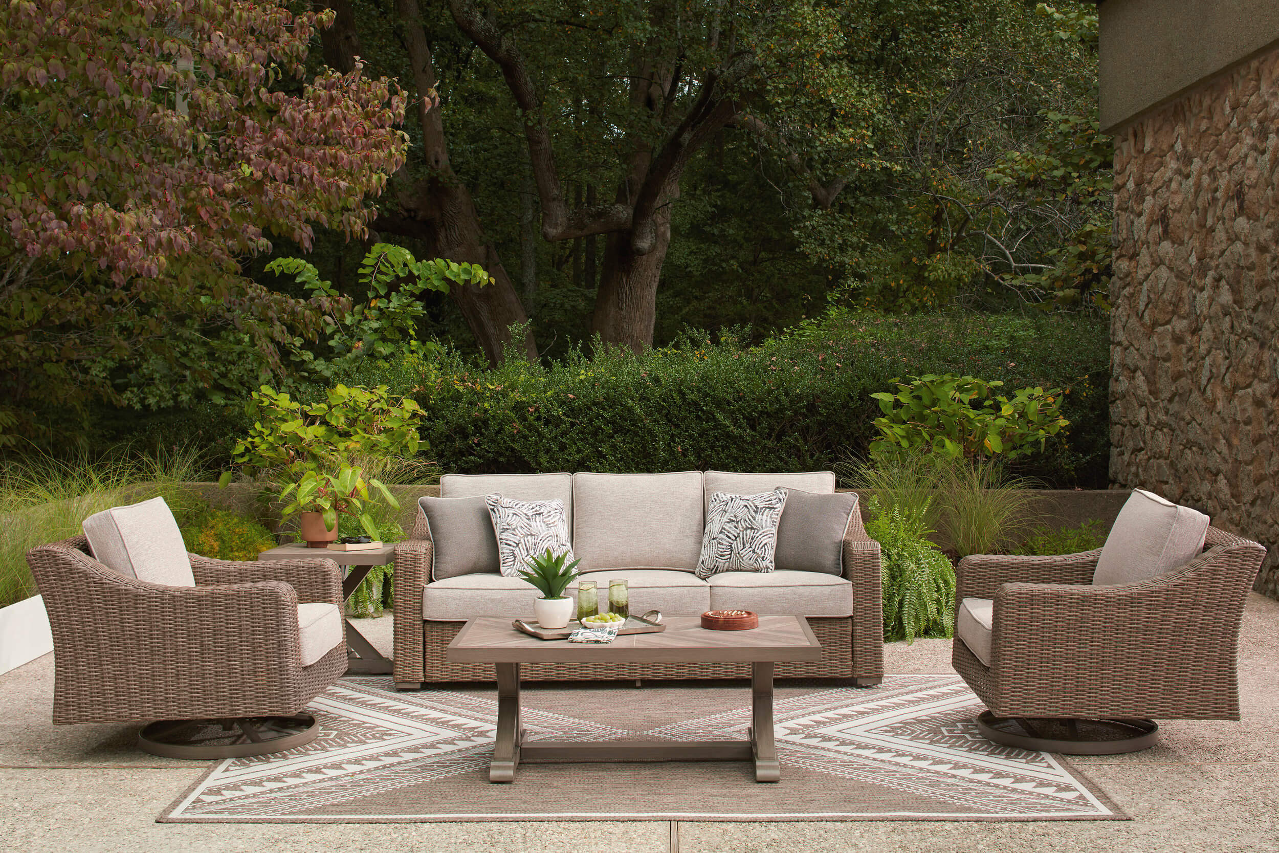 Laguna Heights Resin Wicker/Aluminum Sofa with Cushion