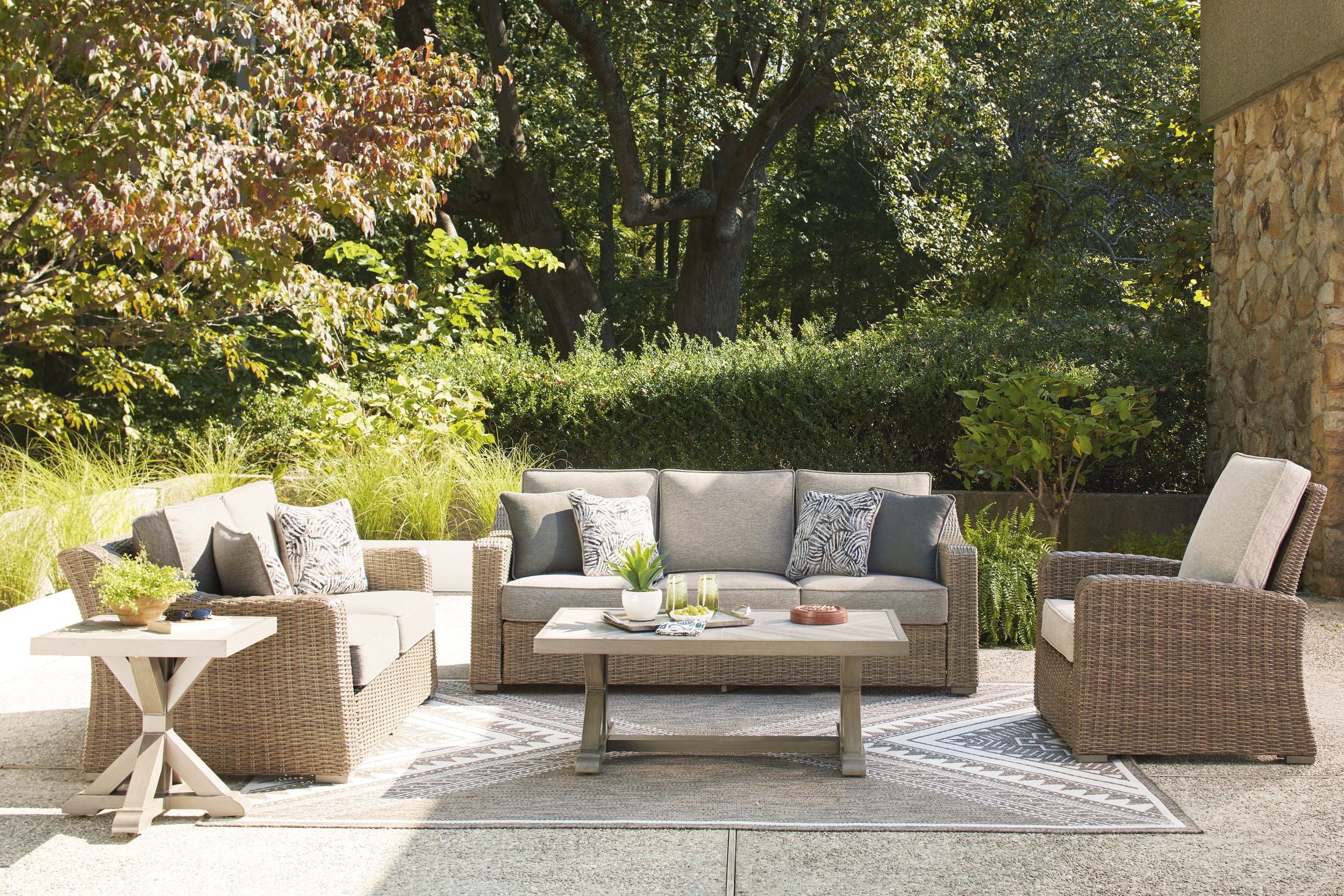 Laguna Heights Resin Wicker/Aluminum Sofa with Cushion
