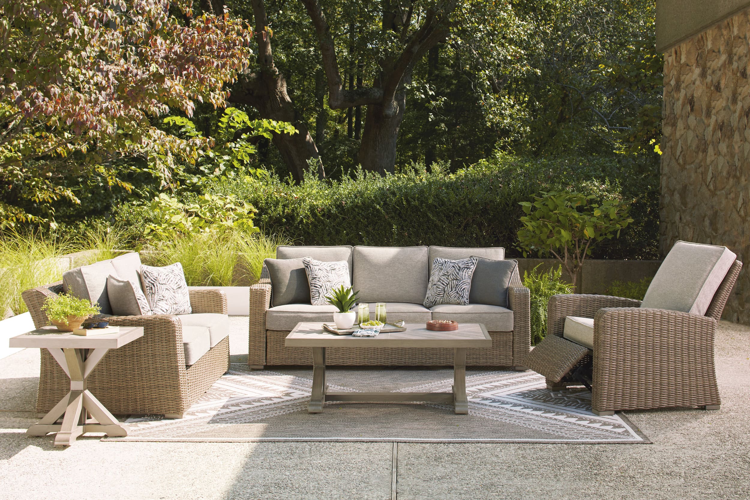Laguna Heights Resin Wicker/Aluminum Patio Set