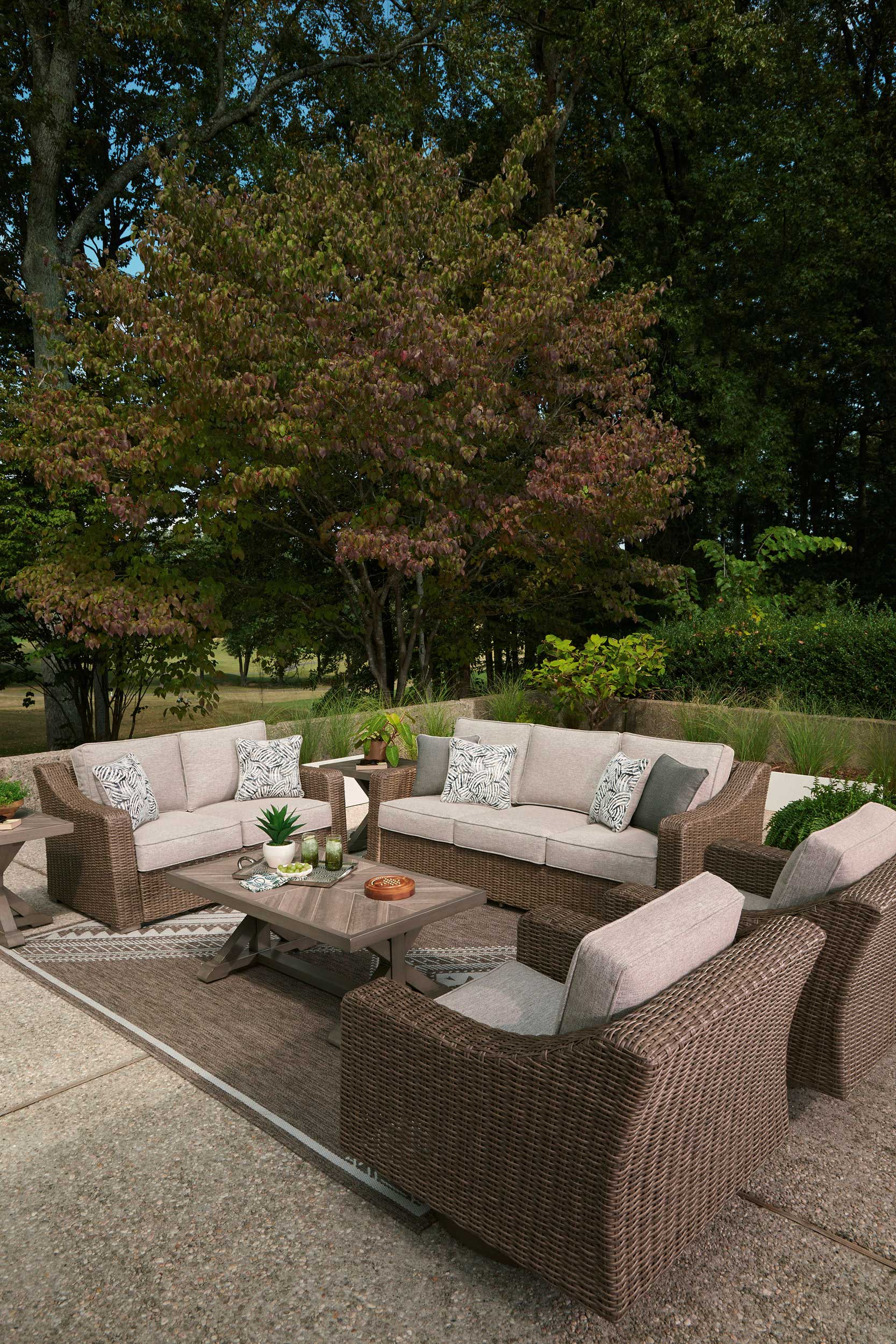 Laguna Heights Resin Wicker/Aluminum Sofa with Cushion