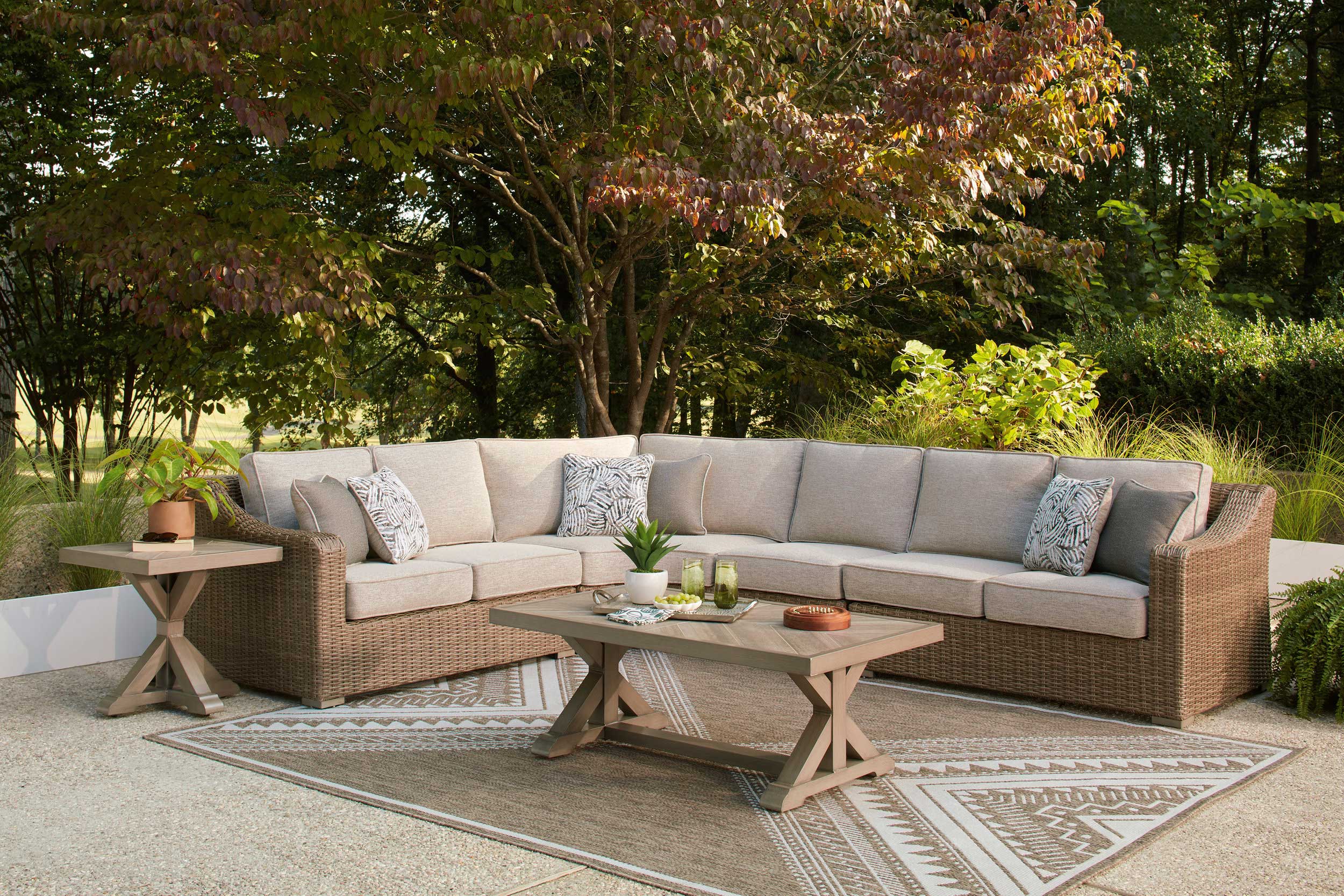 Laguna Heights L-Shaped Resin Wicker/Aluminum 4-Piece Outdoor Sectional