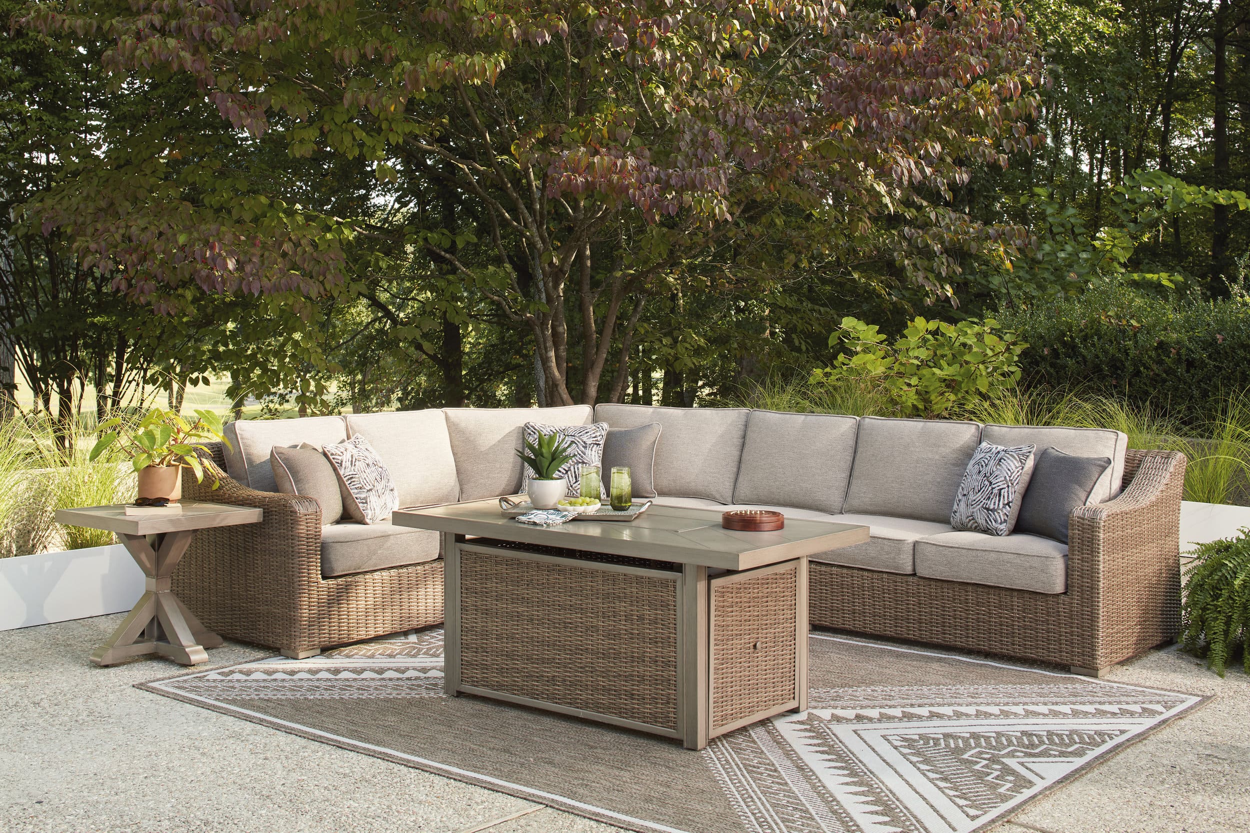 Laguna Heights L-Shaped Resin Wicker/Aluminum 4-Piece Outdoor Sectional