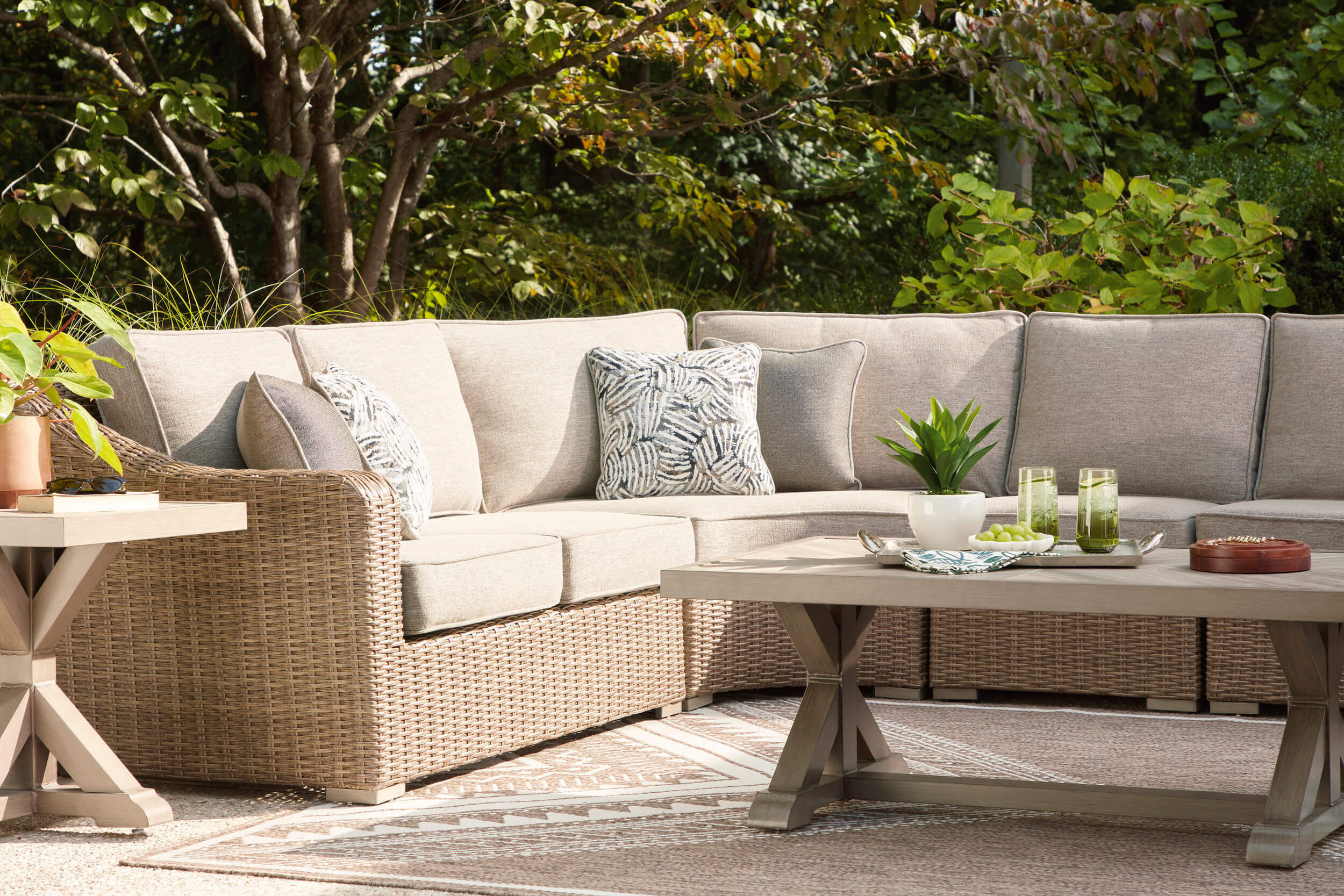 Laguna Heights L-Shaped Resin Wicker/Aluminum 4-Piece Outdoor Sectional