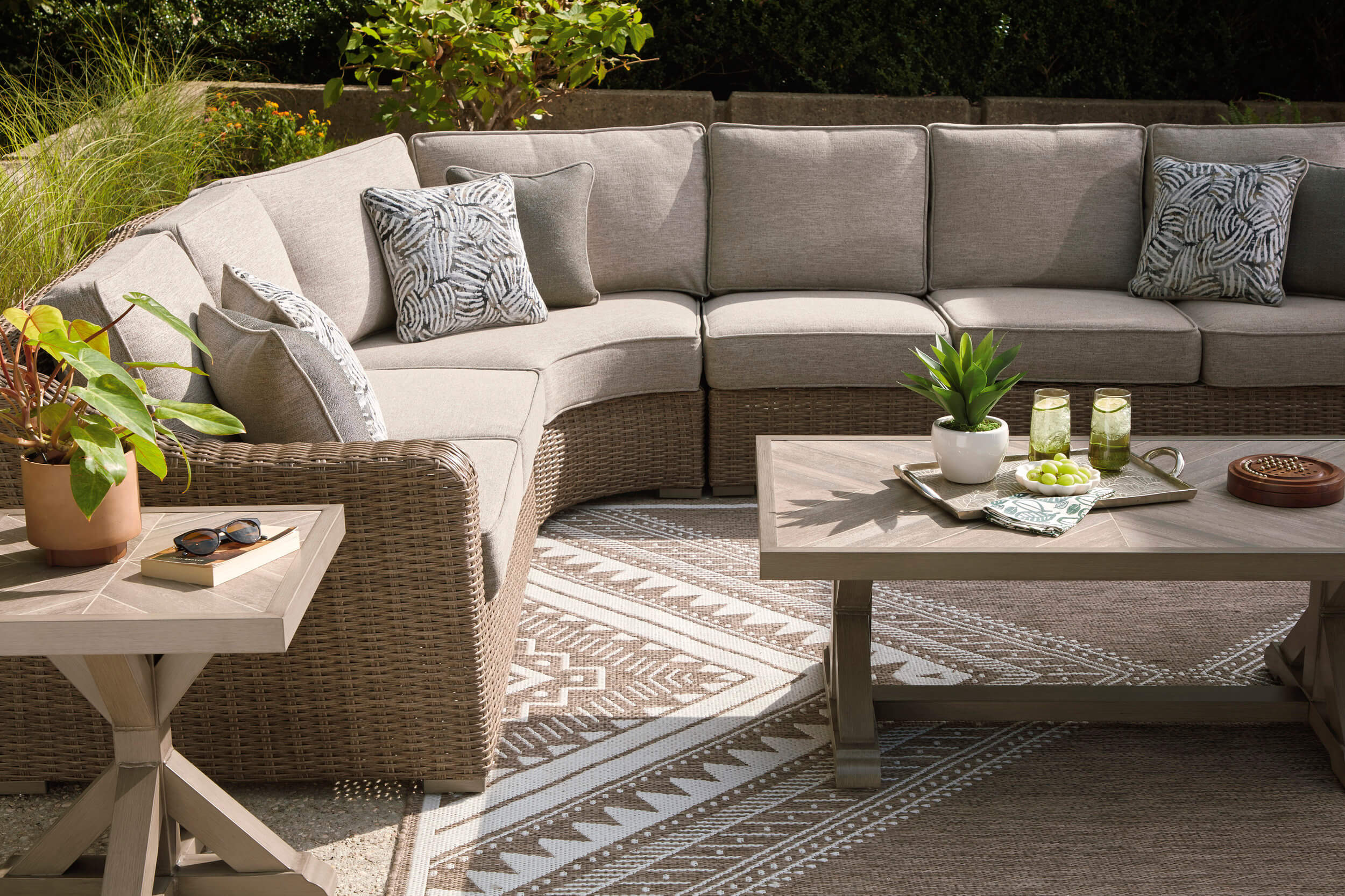 Laguna Heights L-Shaped Resin Wicker/Aluminum 4-Piece Outdoor Sectional