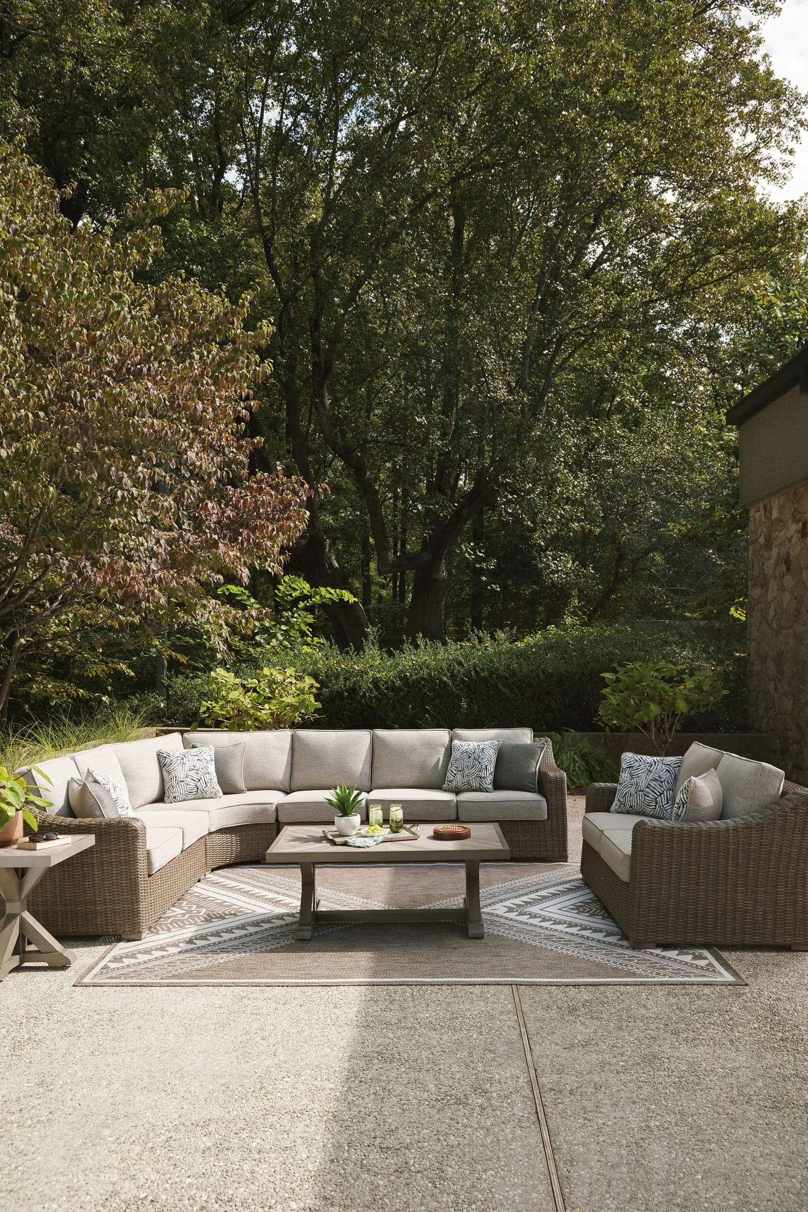 Laguna Heights L-Shaped Resin Wicker/Aluminum 4-Piece Outdoor Sectional