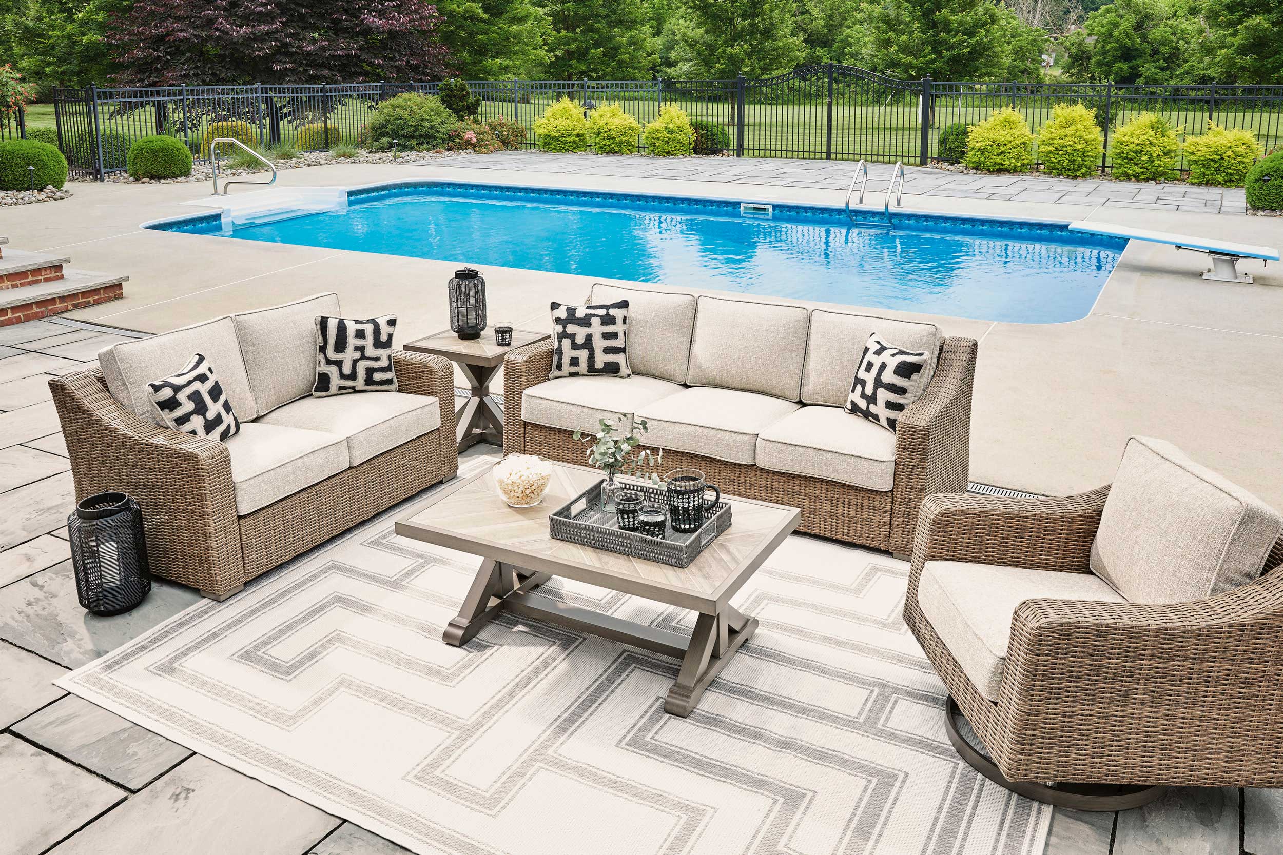 Beachcroft Resin Wicker Outdoor Loveseat with Cushion