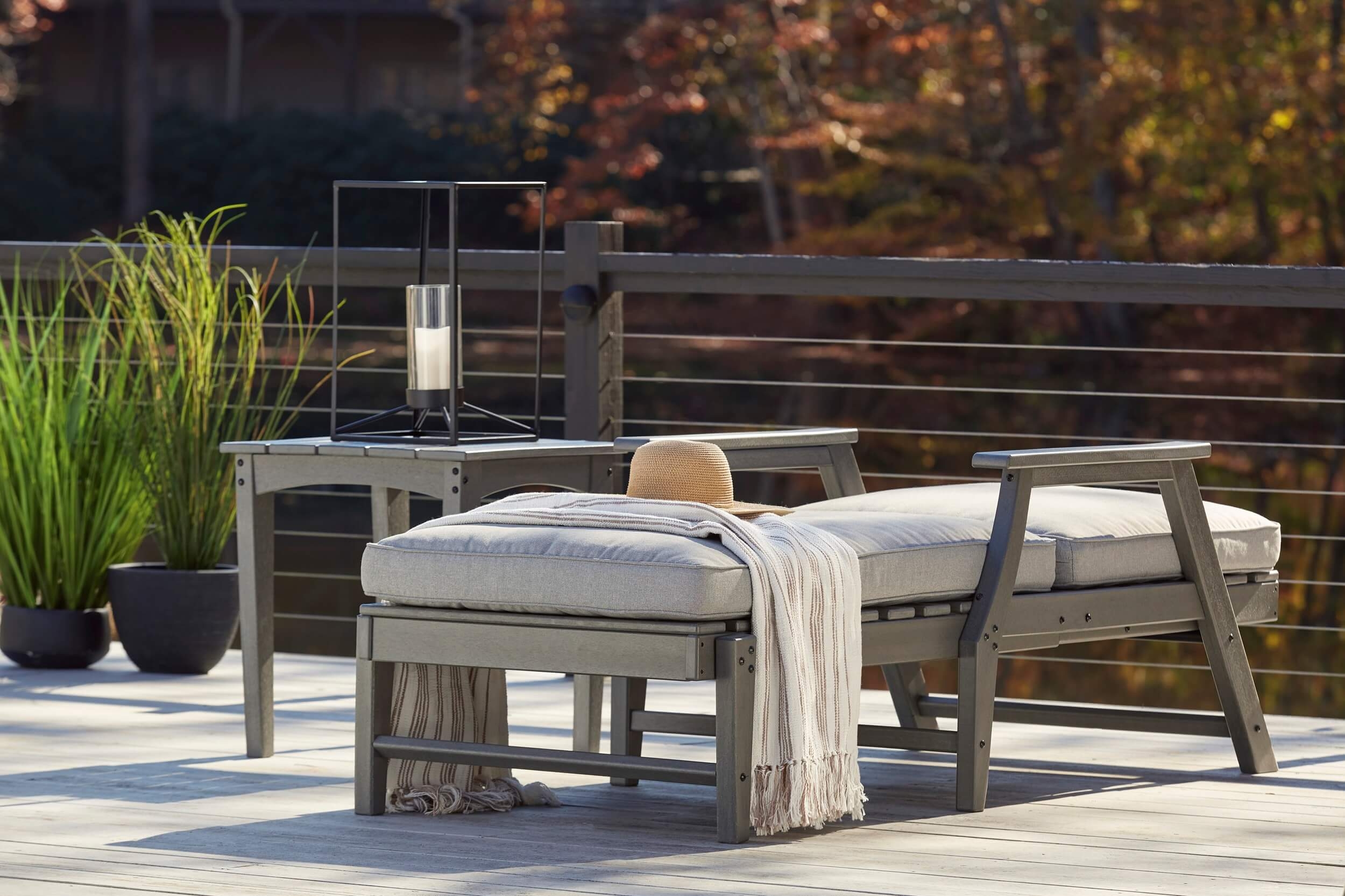 Visola Outdoor Nuvella Fabric/High-Density Polyethylene Chaise Lounge