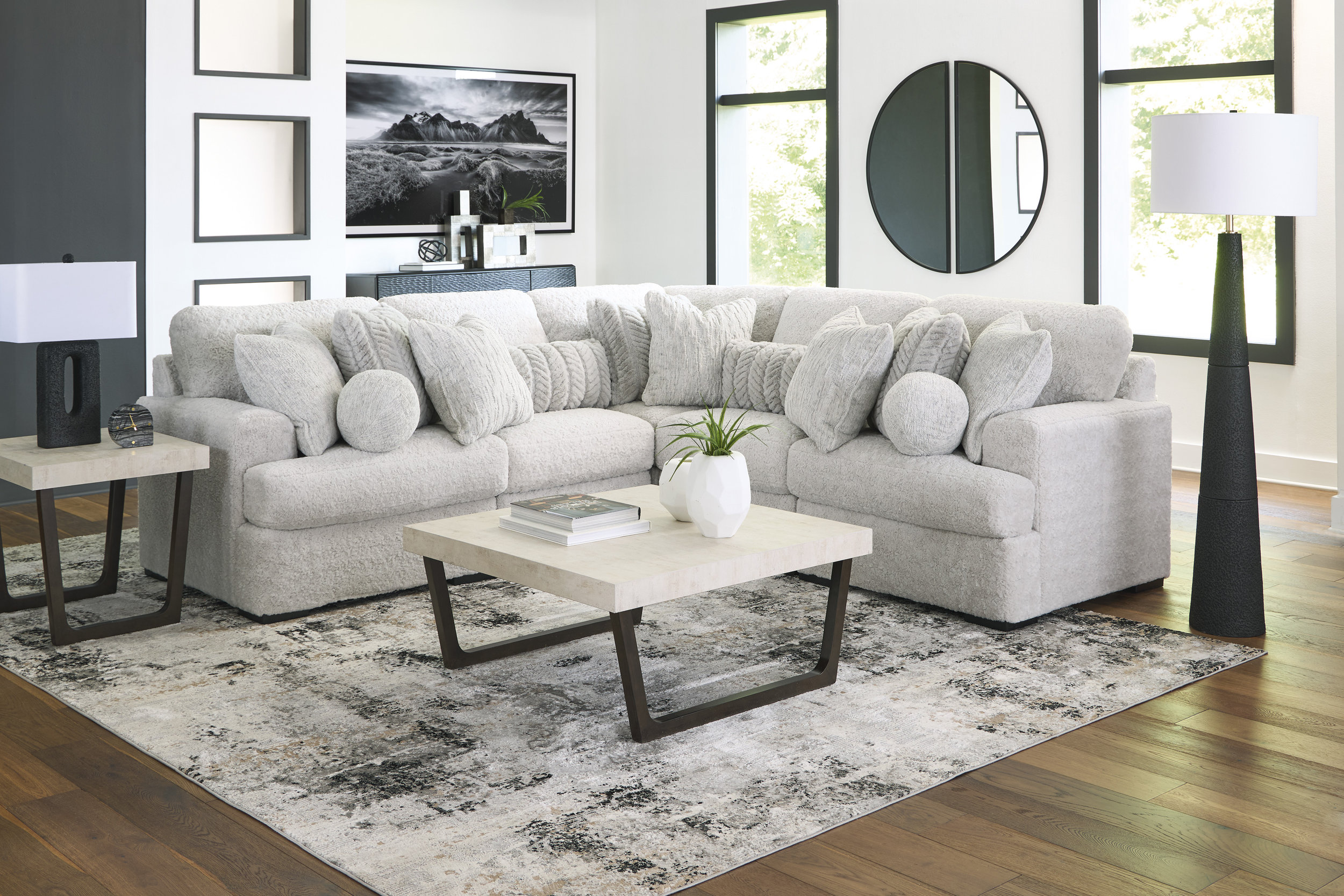 Kimlee Sectional with Chaise