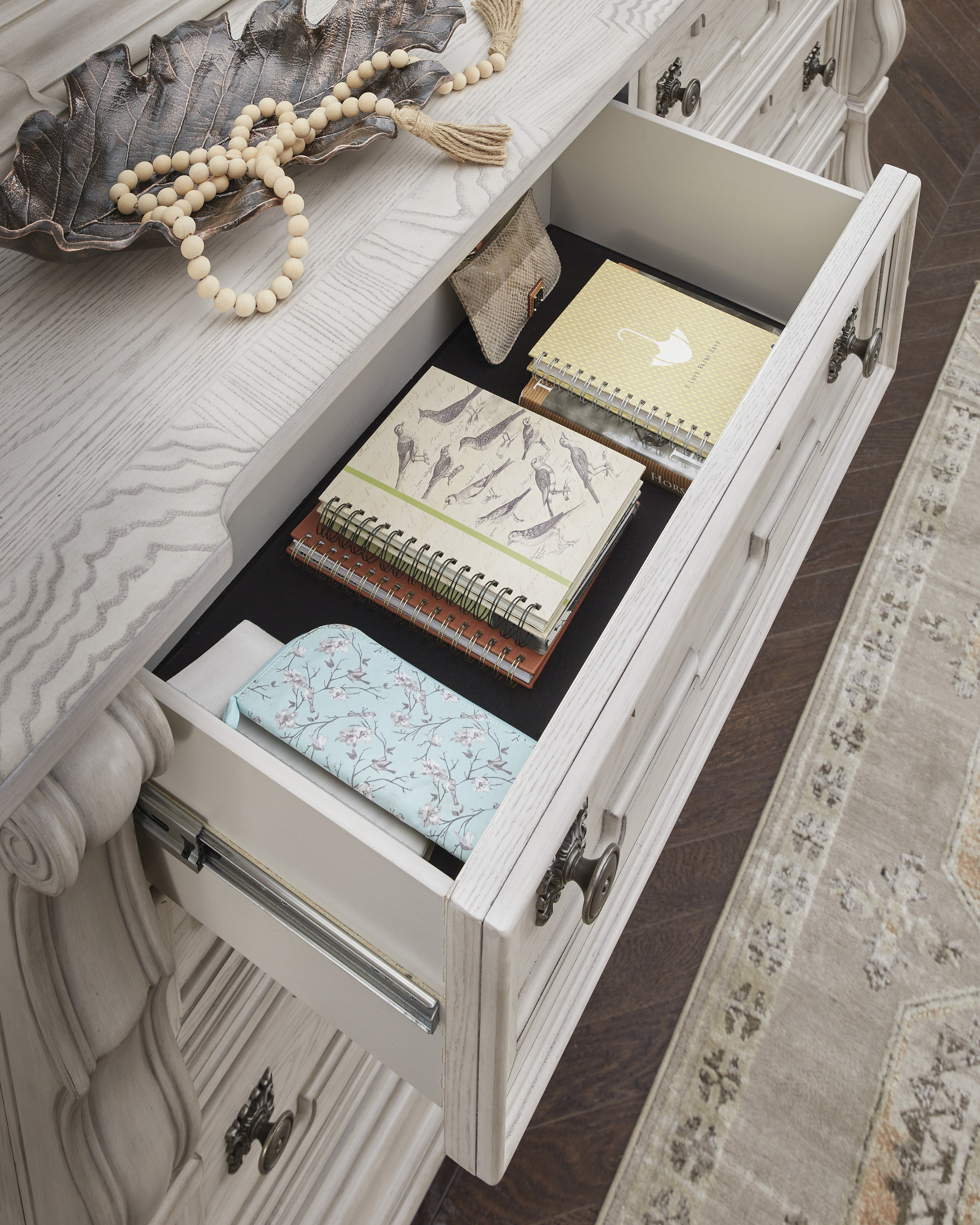 Bruchandi MDF/Wood Veneer Dresser w/6 Drawers