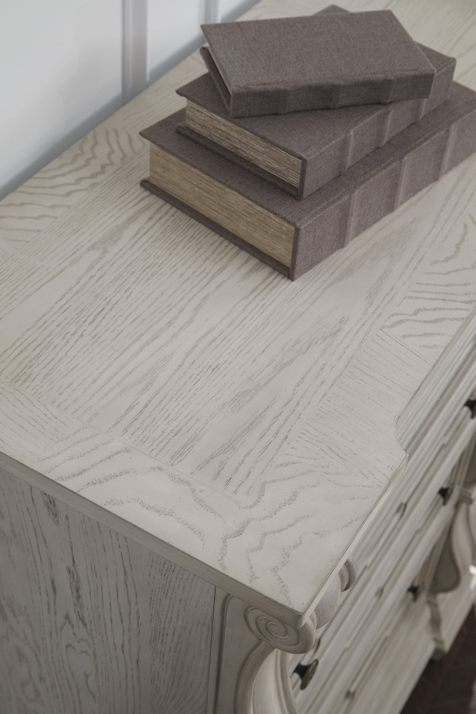 Bruchandi MDF/Wood Veneer Chest w/5 Drawers