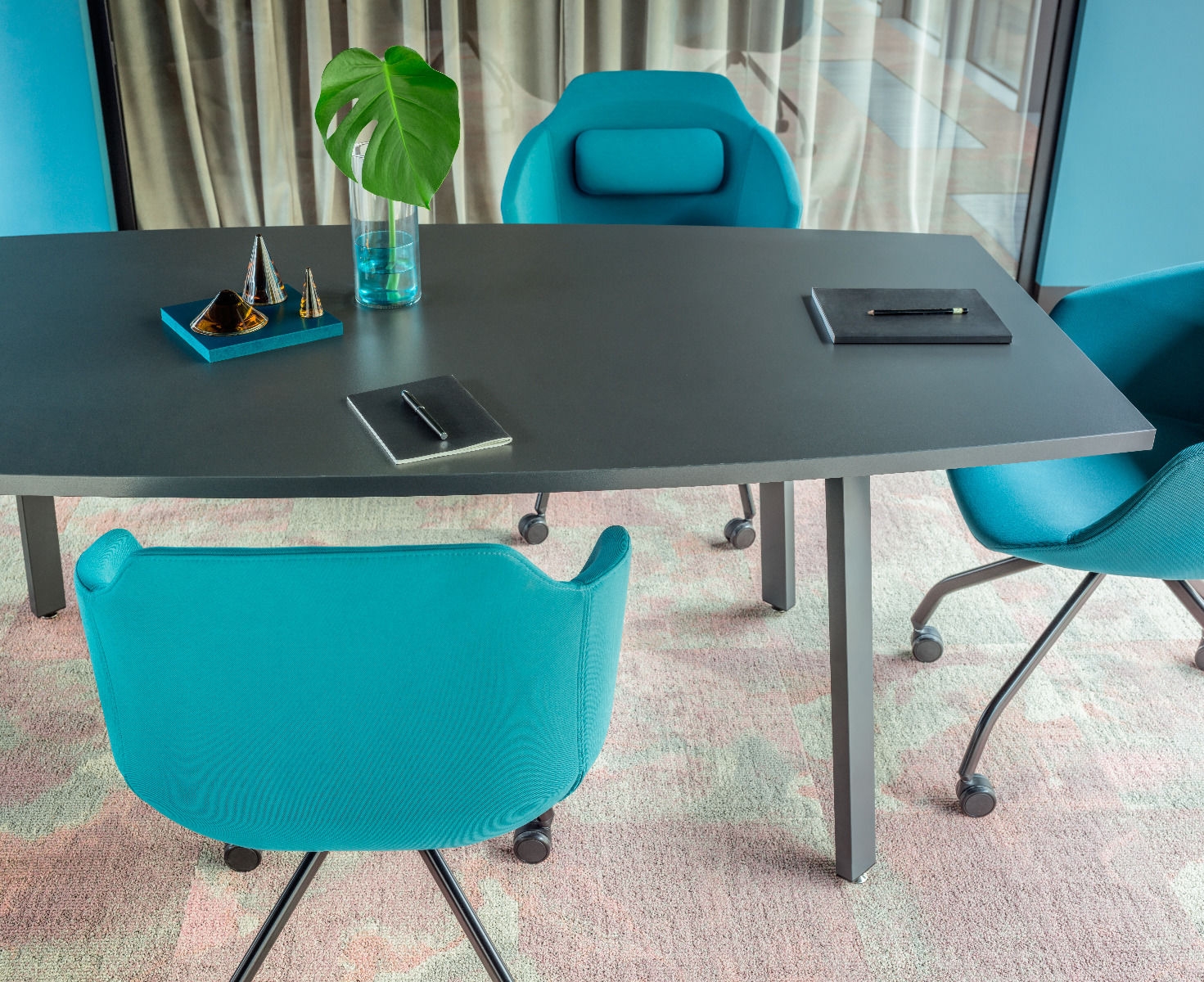 OGI_A Medium Conference Meeting Table for 6 Persons