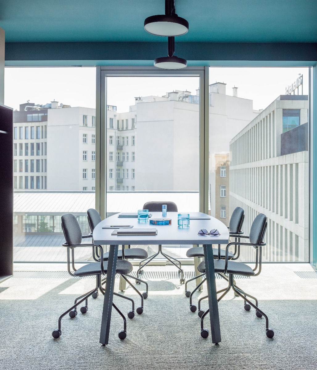 OGI_A Medium Conference Meeting Table for 6 Persons