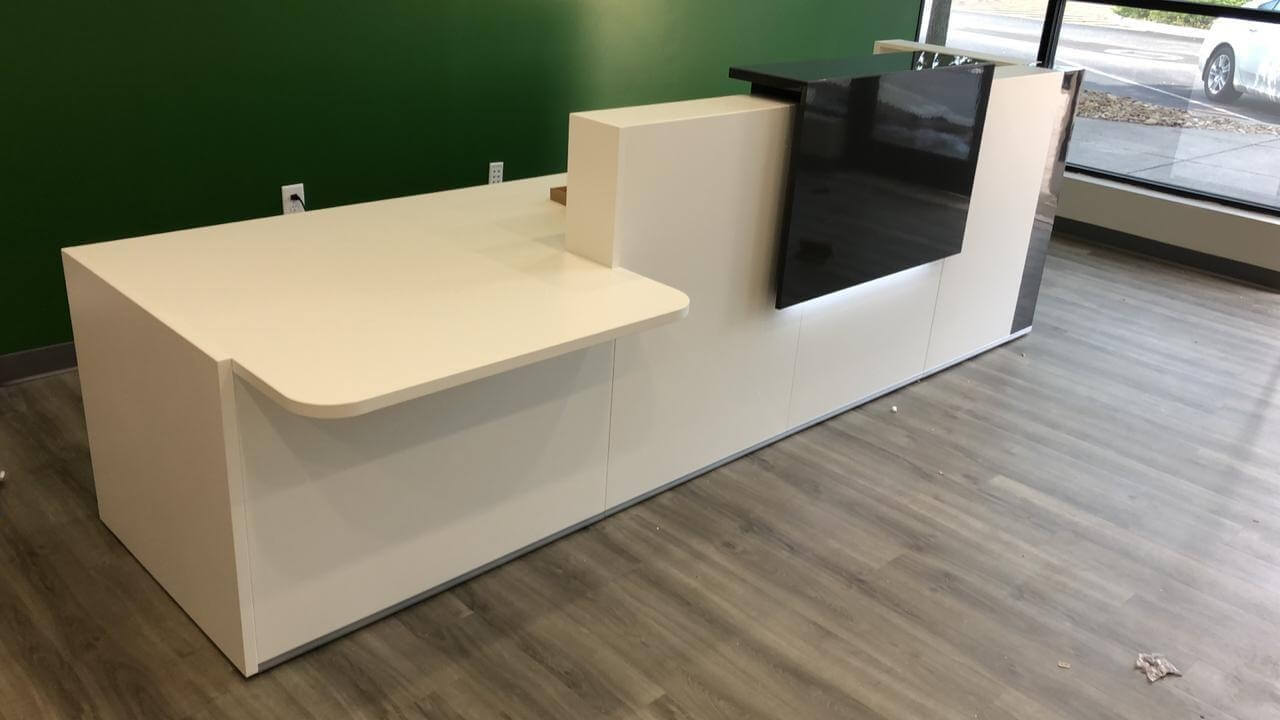 Tera Customizable Reception Desk