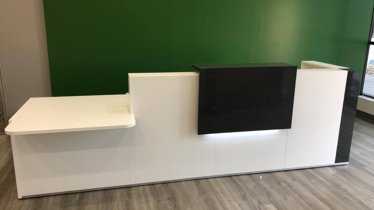 Tera Customizable Reception Desk