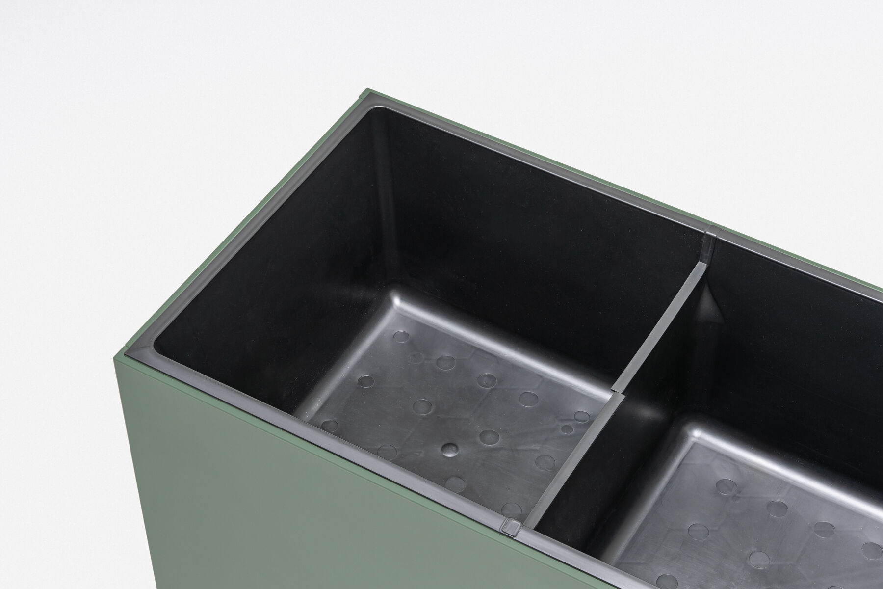 Standard Free-Standing Planter w/Polypropylene Inserts
