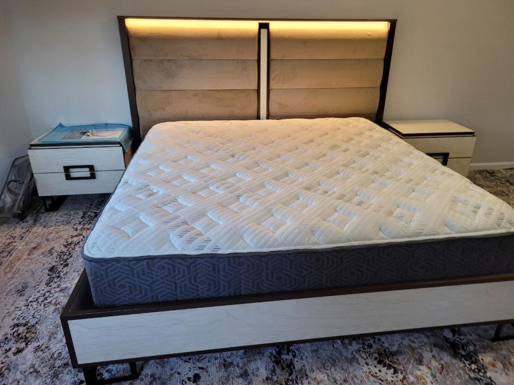 Poesia Wood Veneer Platform Bed w/LED Headboard, King Size