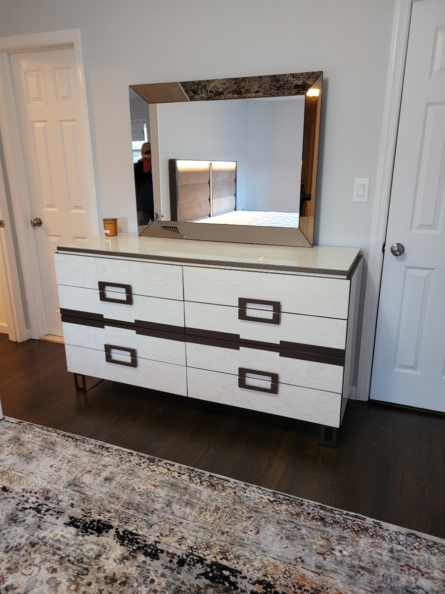 Poesia Wood Veneer Double Dresser w/8 Drawers