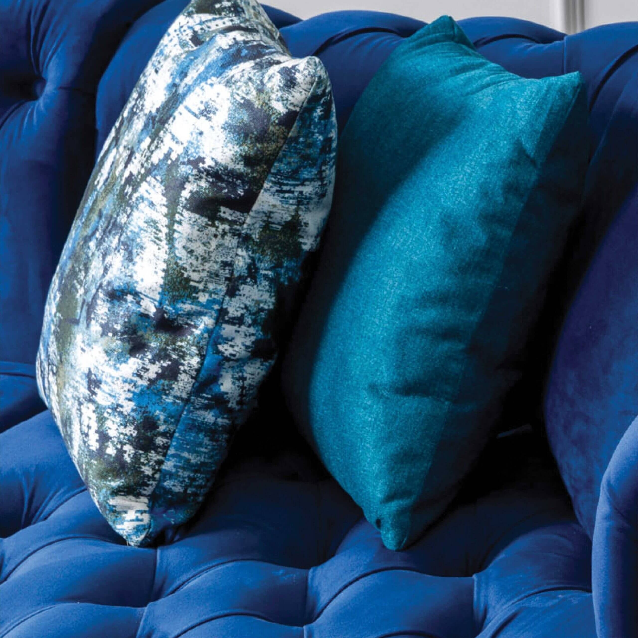 Porto Tufted Velvet Sectional Sofa w/ Right Facing Chaise