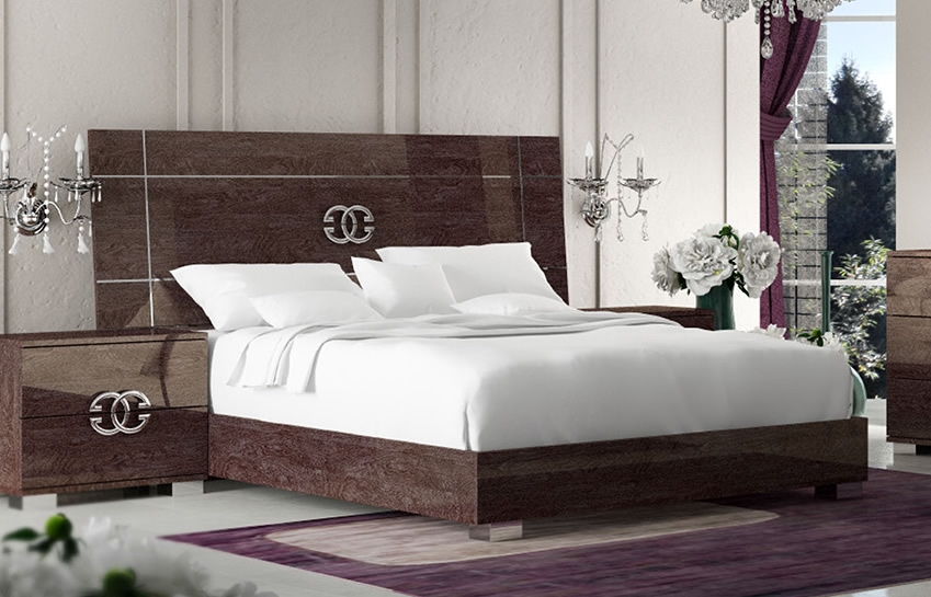 Prestige Classic Wood Platform Bed, Queen Size