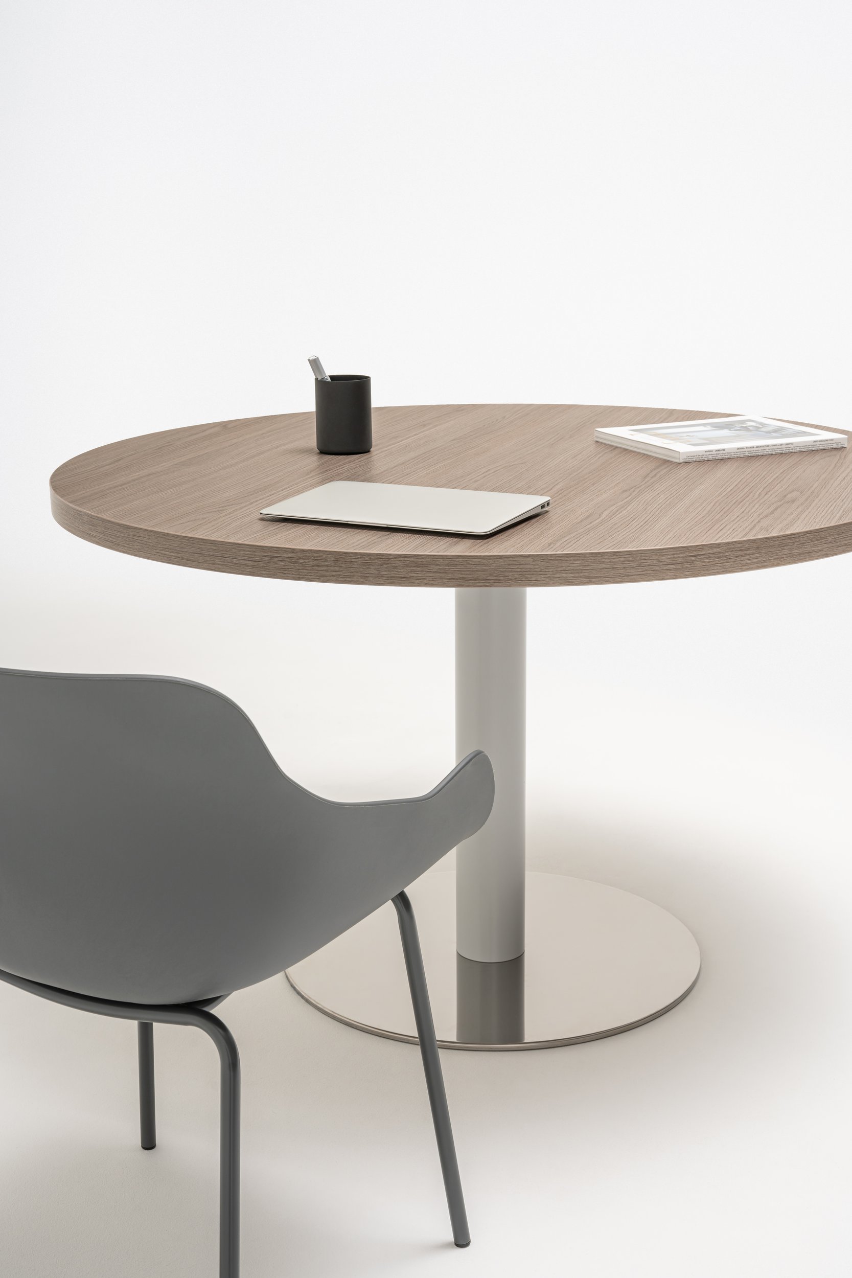 Quando MFC Round Coffee Table w/ Metal Disc Base