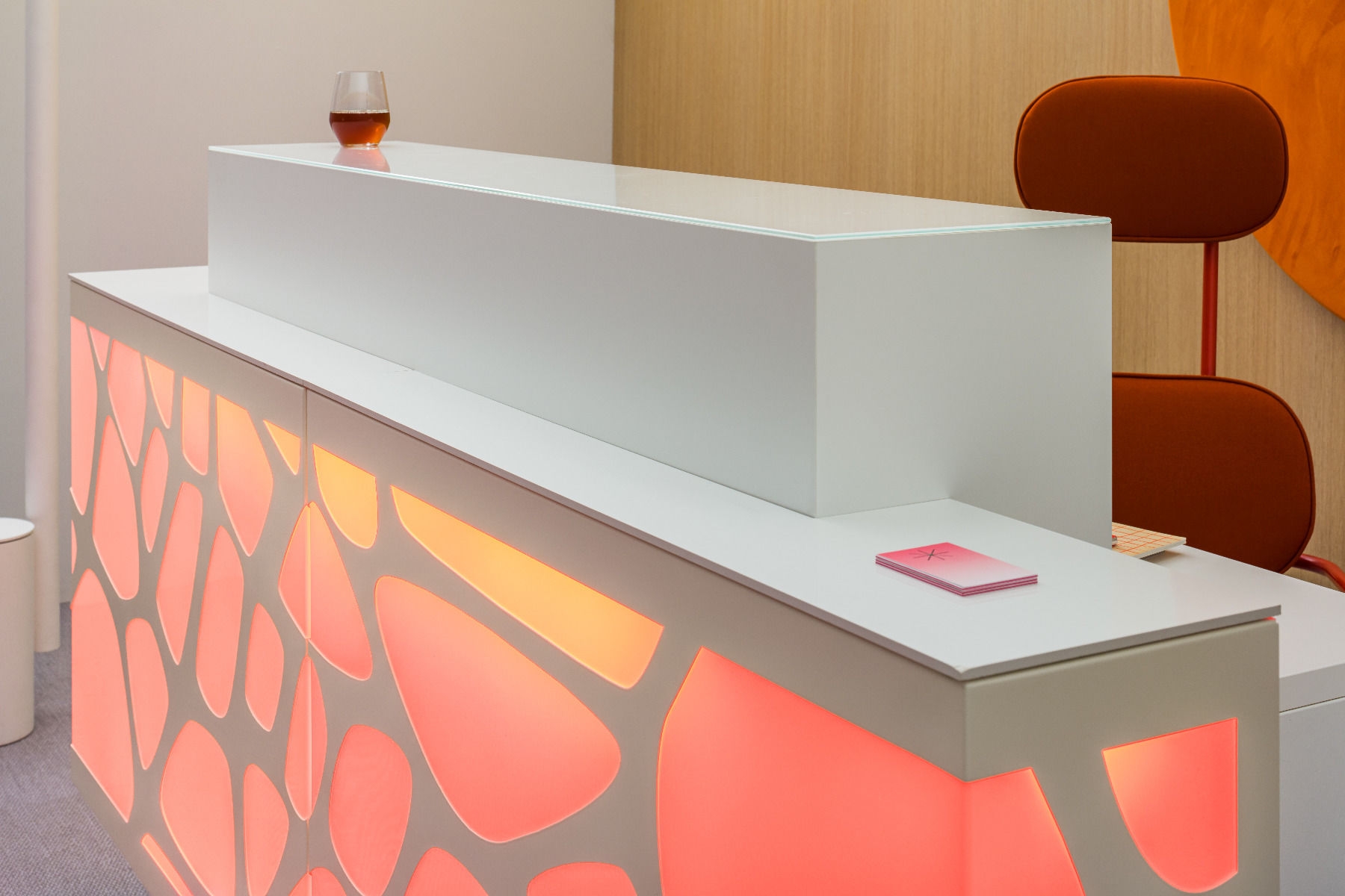 ORGANIC 1-Person Straight Reception Desk w/Right Side RGB Light Panel
