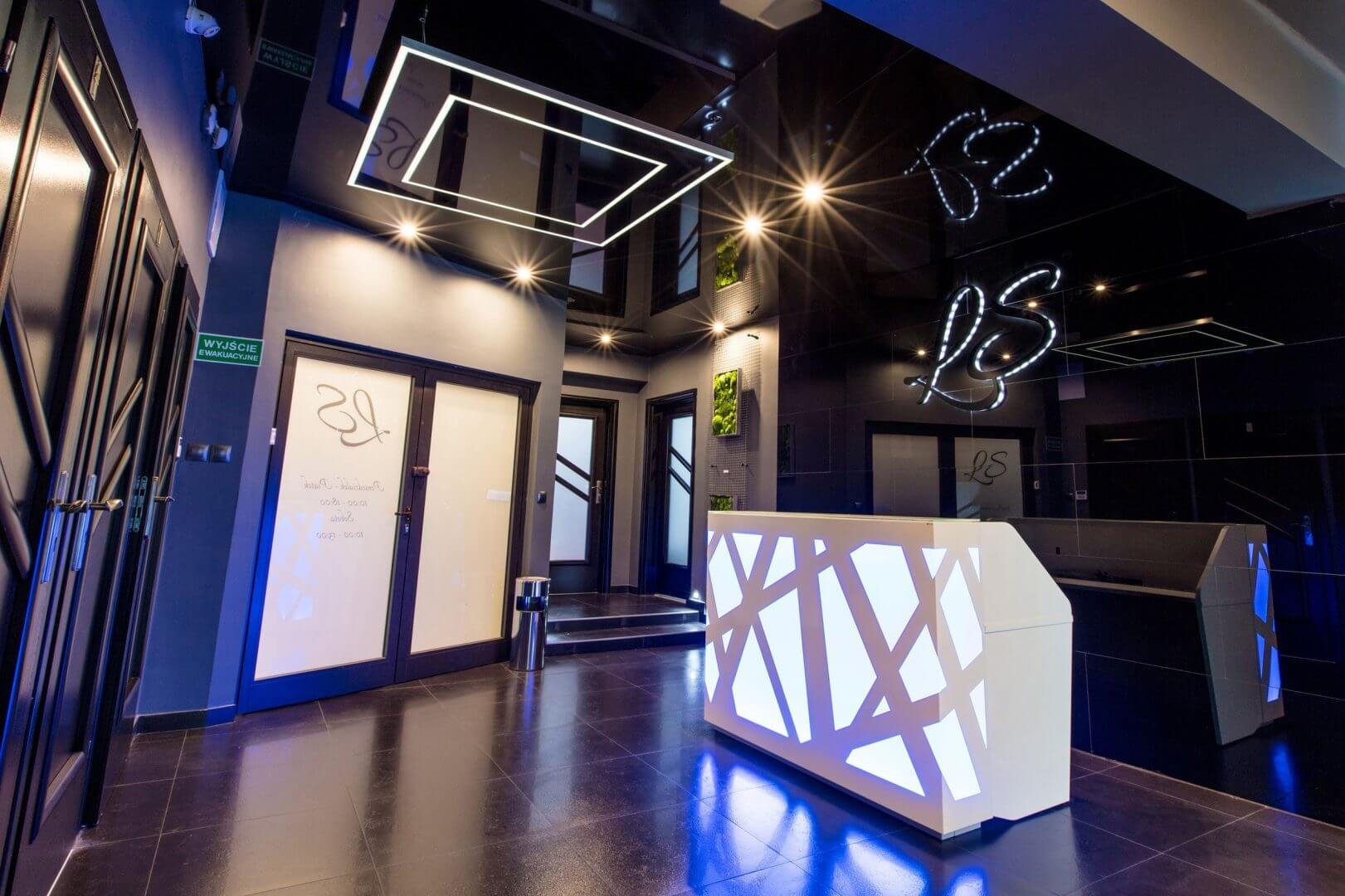 ZIG-ZAG W86" Straight Reception Desk w/RGB Light