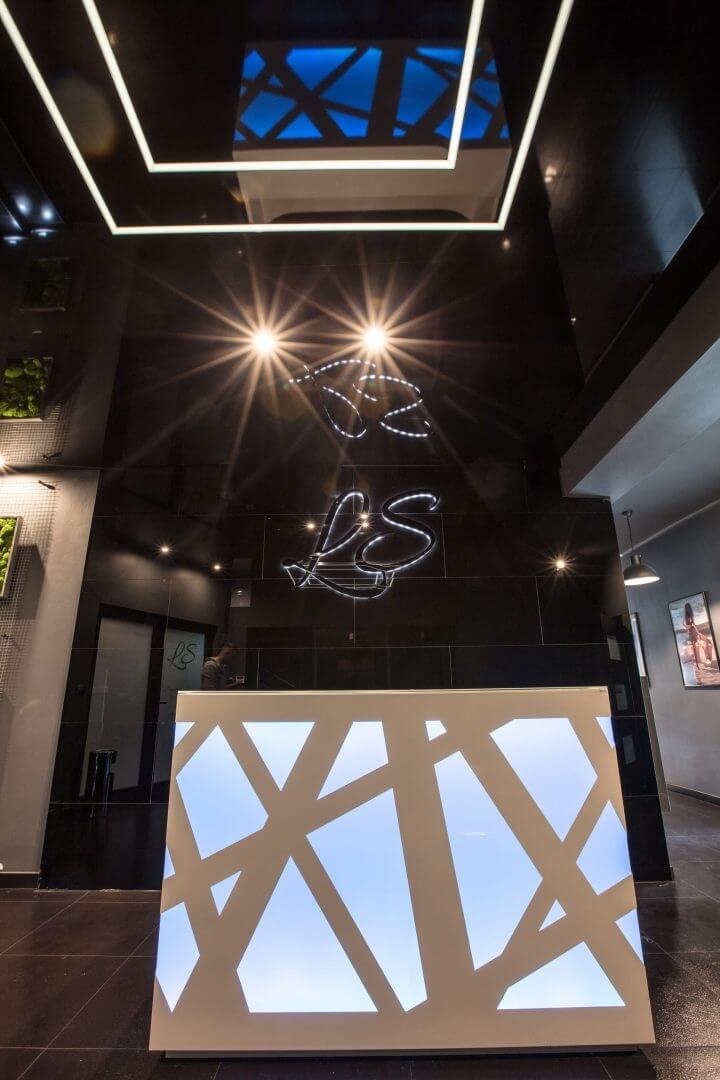 ZIG-ZAG W149" Straight Reception Desk w/RGB Light