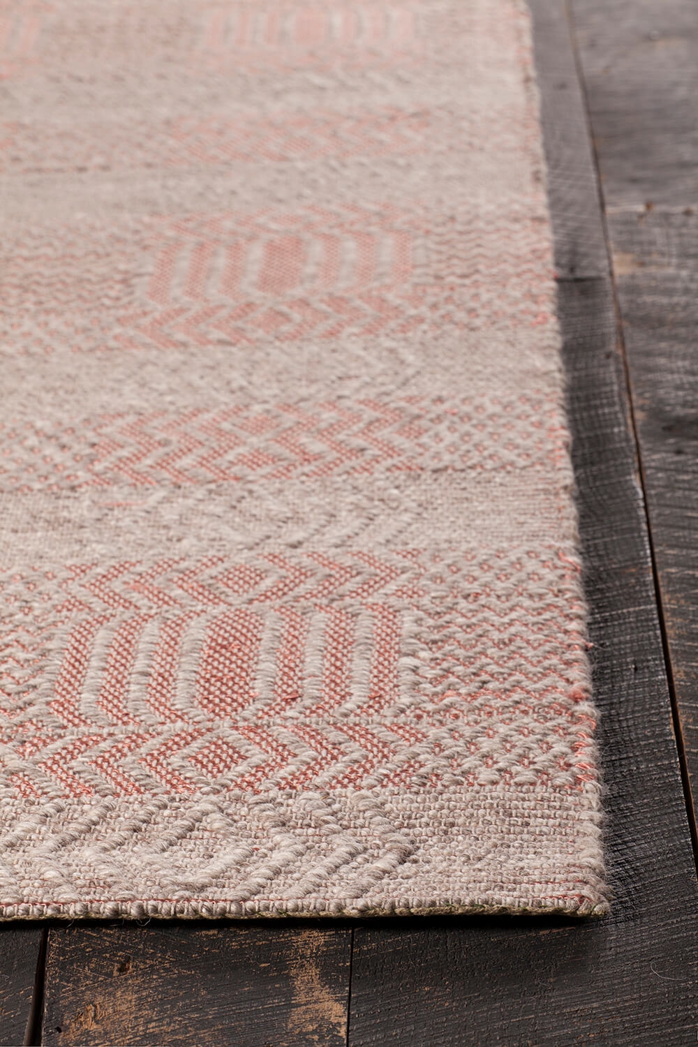 Salona Wool/Viscose Rectangular Hand-woven Rug, 5' x 7'6"