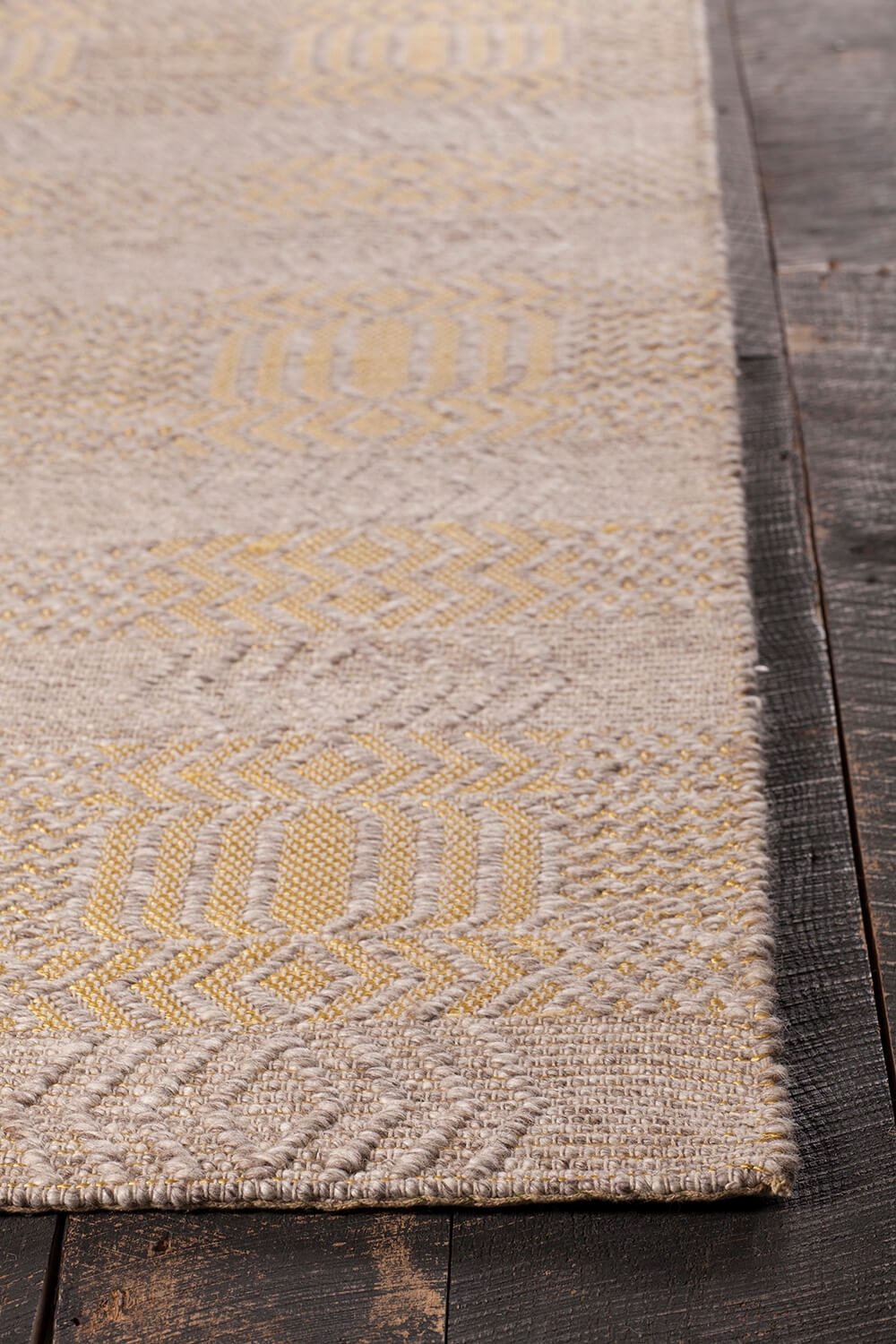 Salona Wool/Viscose Rectangular Hand-woven Rug, 5' x 7'6"