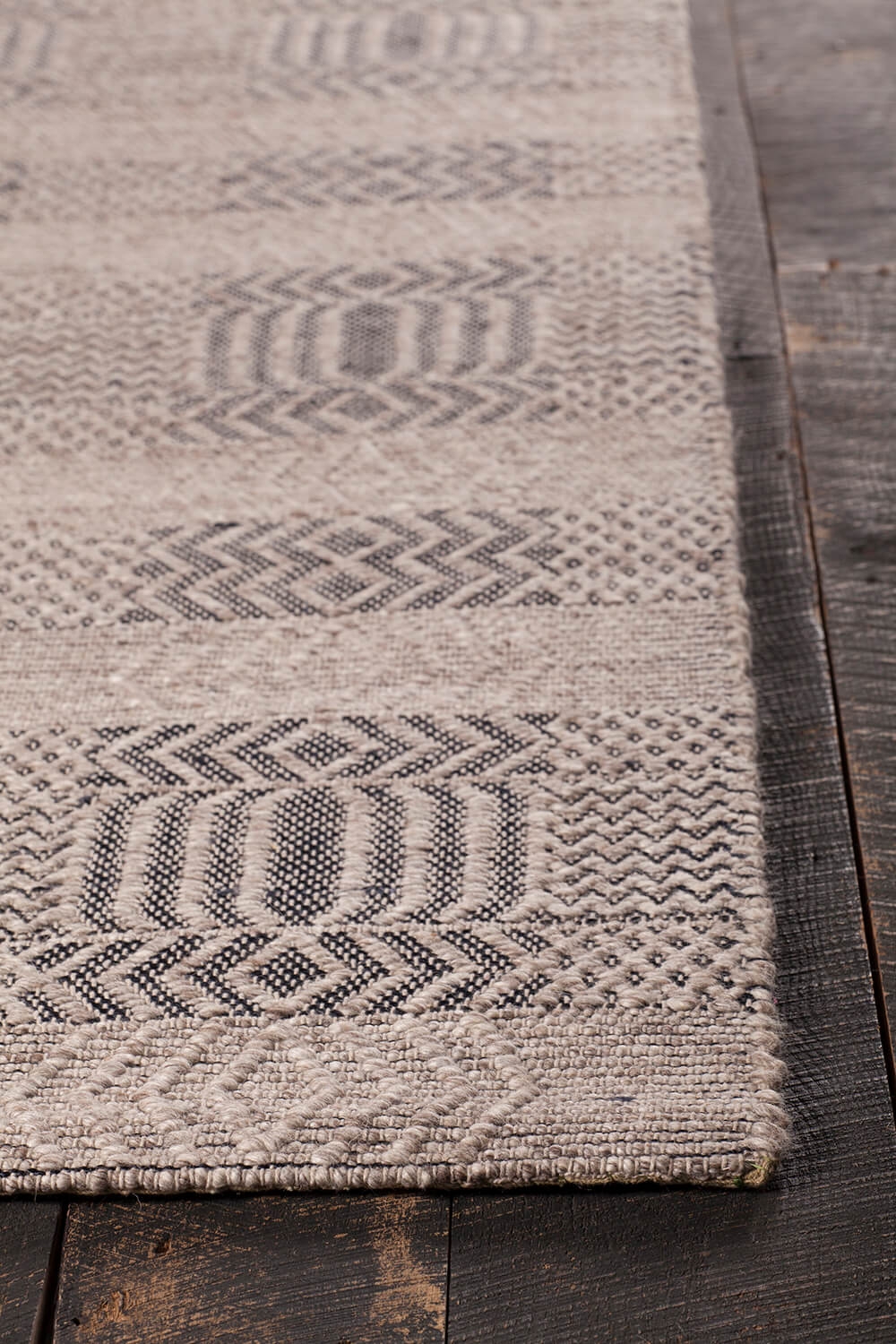 Salona Wool/Viscose Rectangular Hand-woven Rug