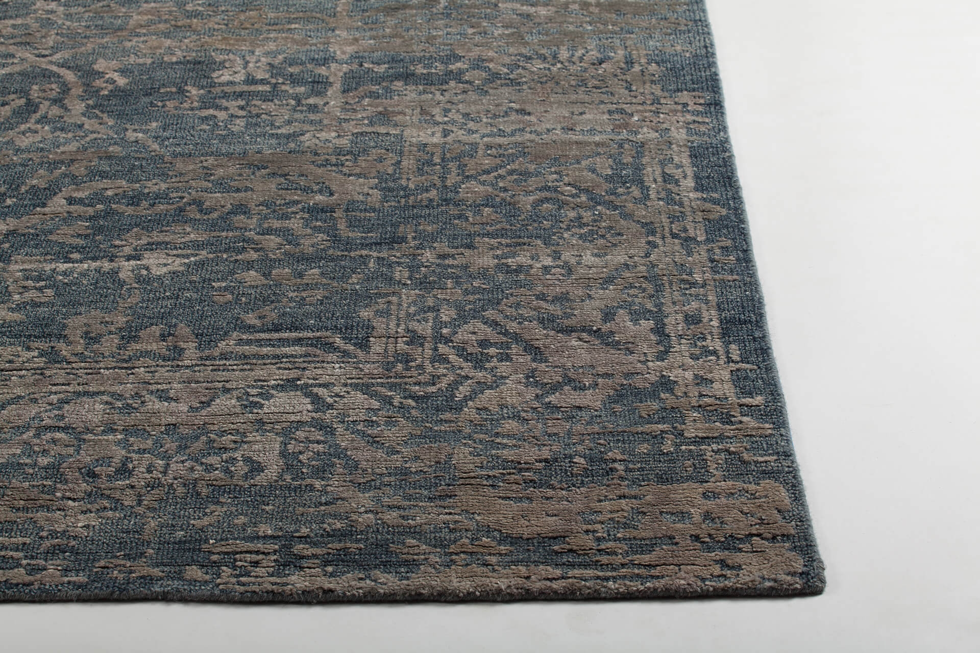 Sasha Wool/Viscose Rectangular Hand-knotted Rug, 5' x 7'6"