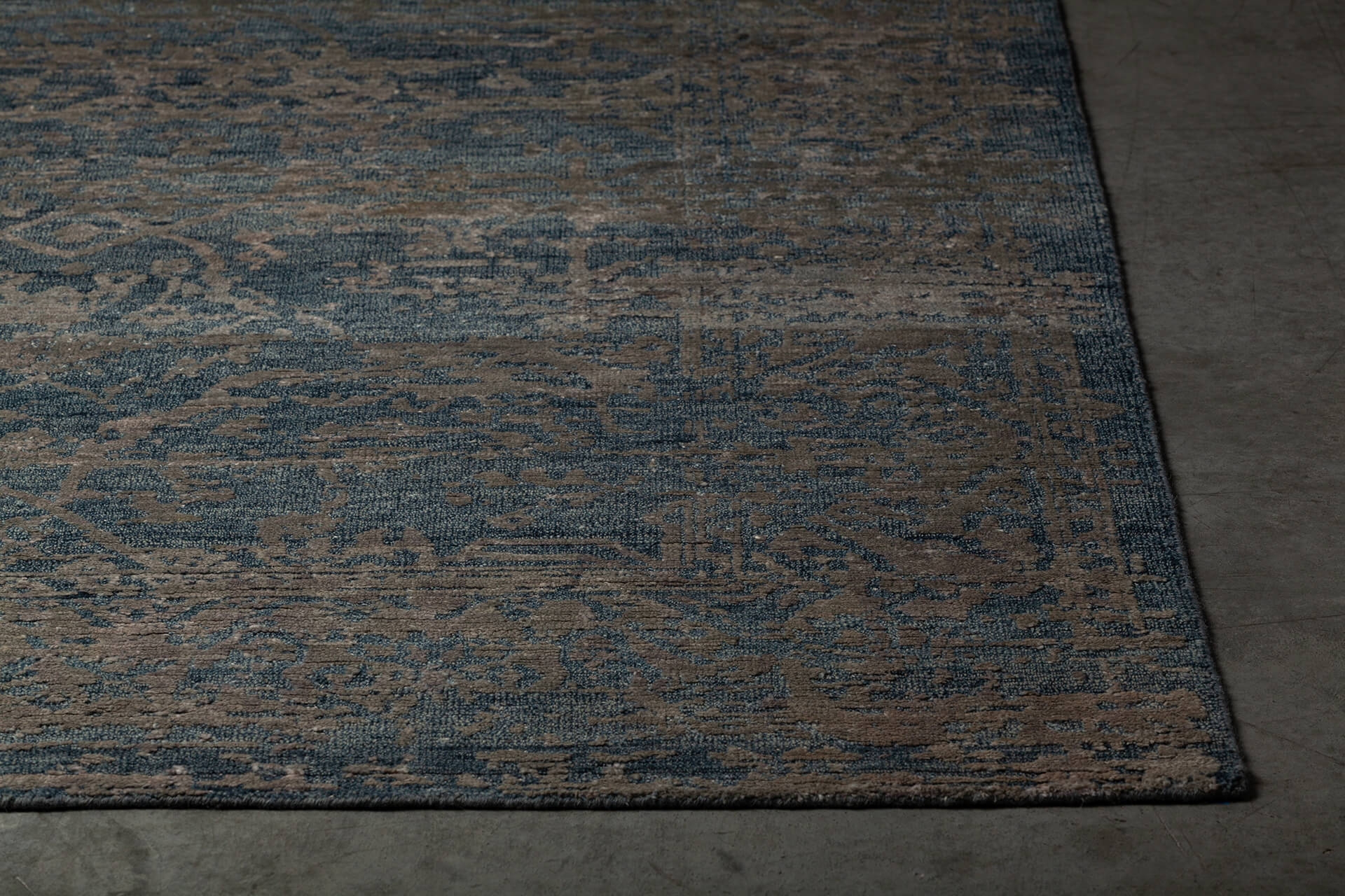 Sasha Wool/Viscose Rectangular Hand-knotted Rug, 5' x 7'6"
