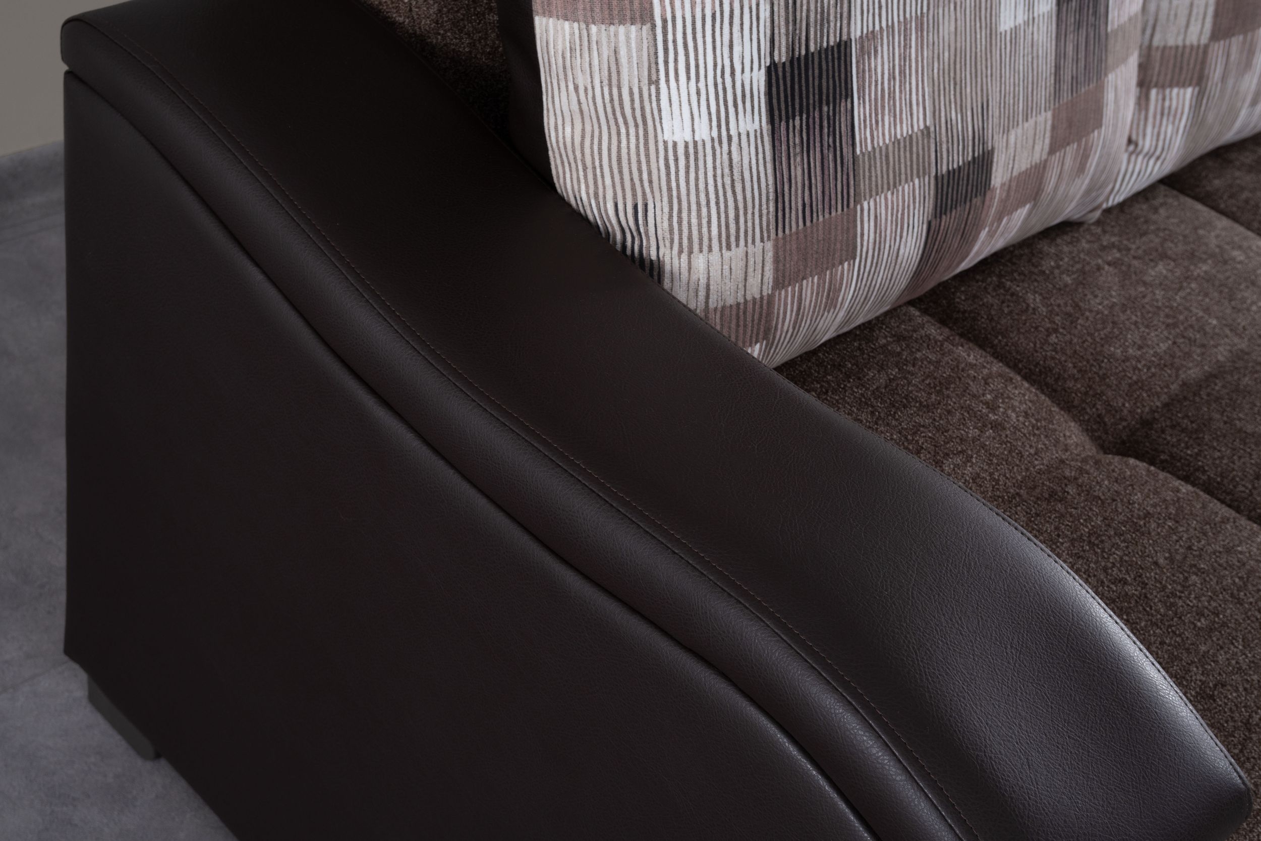 Tik-Tak sofa, Yuji steel
