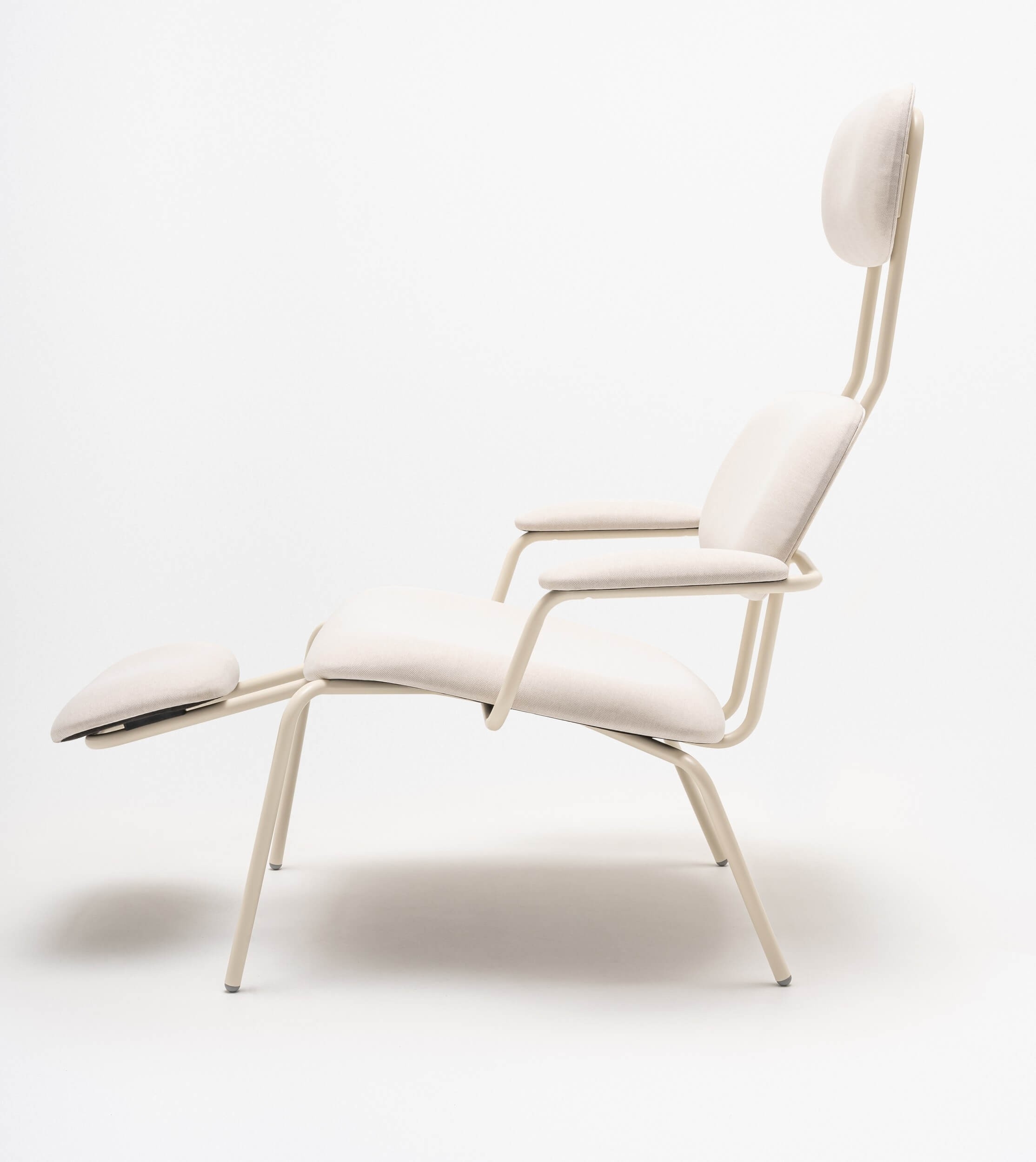 New School Lounge Armchair w/Headrest