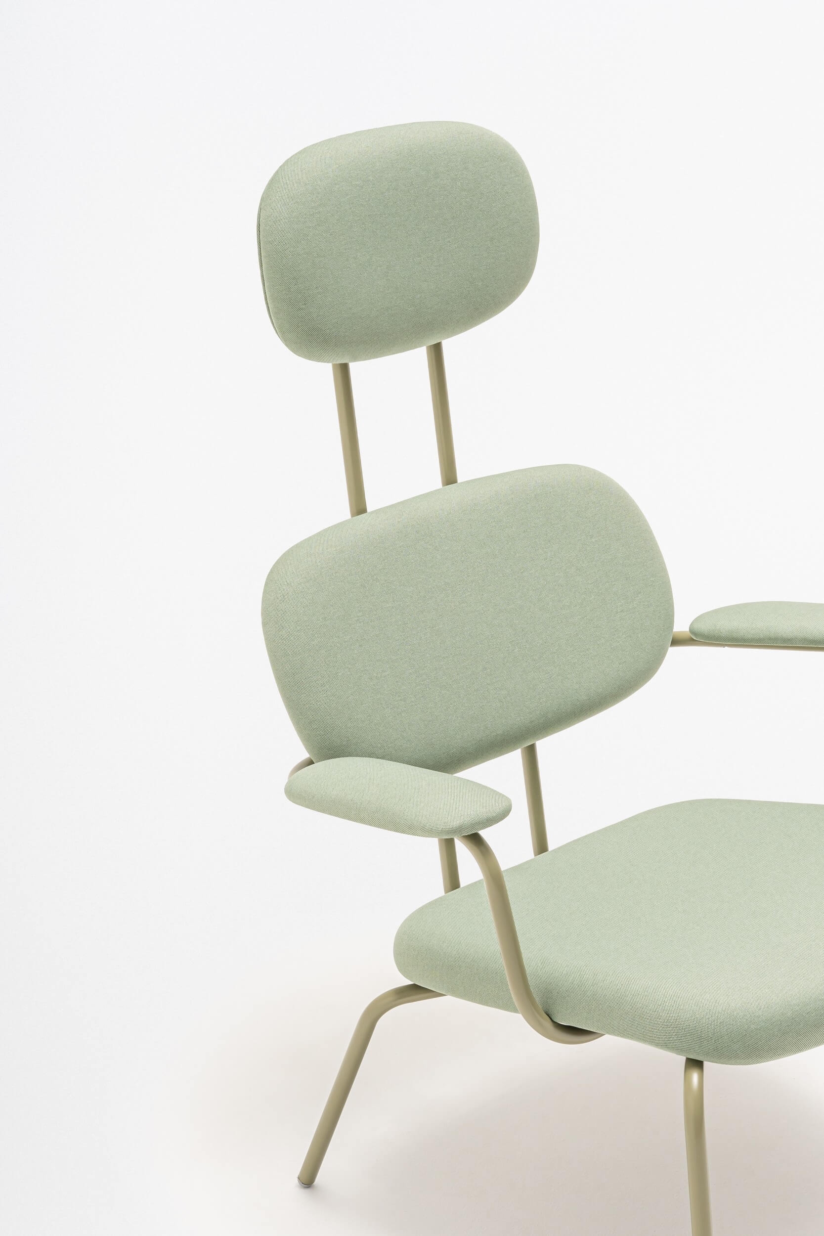 New School Lounge Armchair w/Headrest
