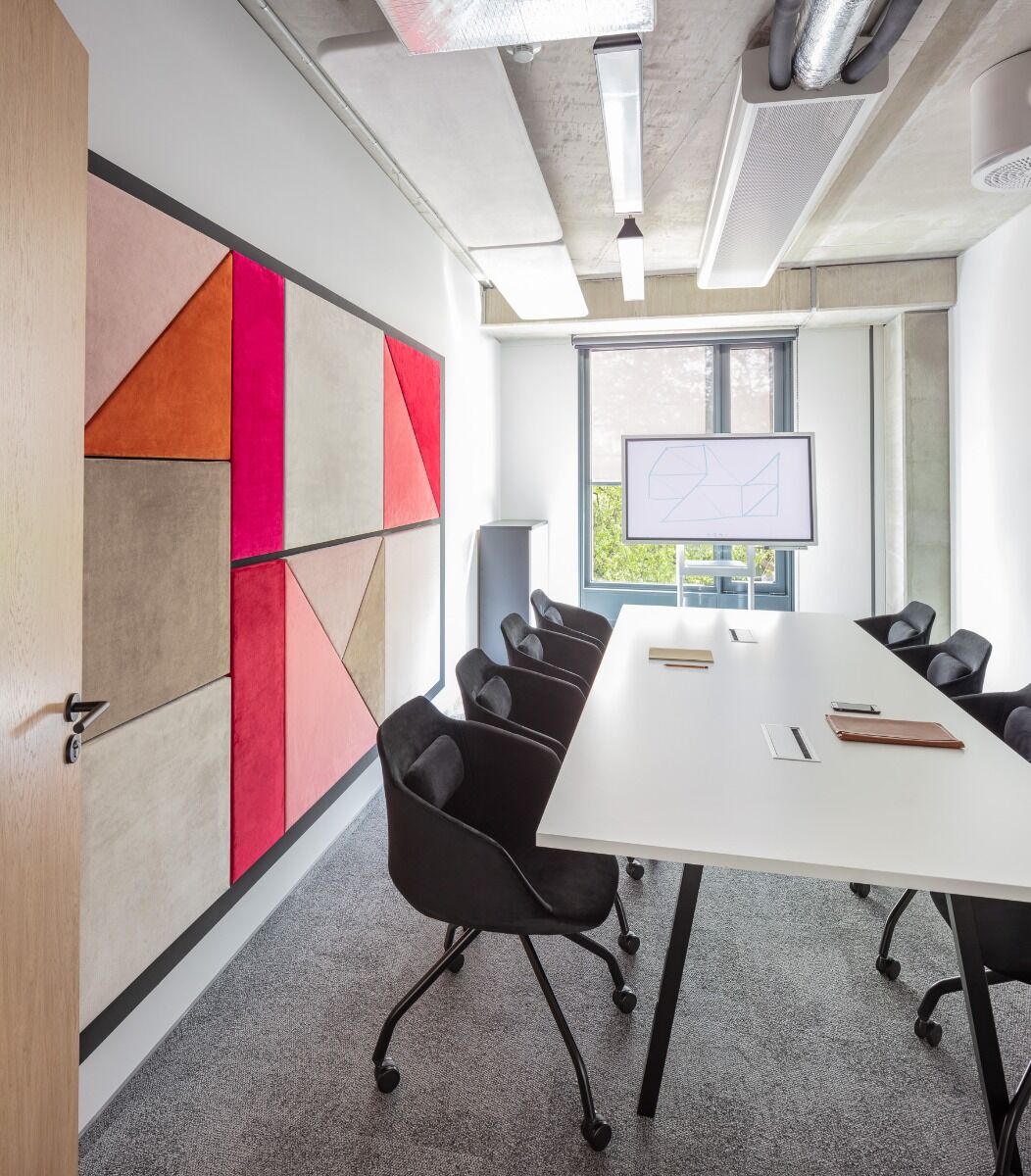 Mix Triangular Wall Screen