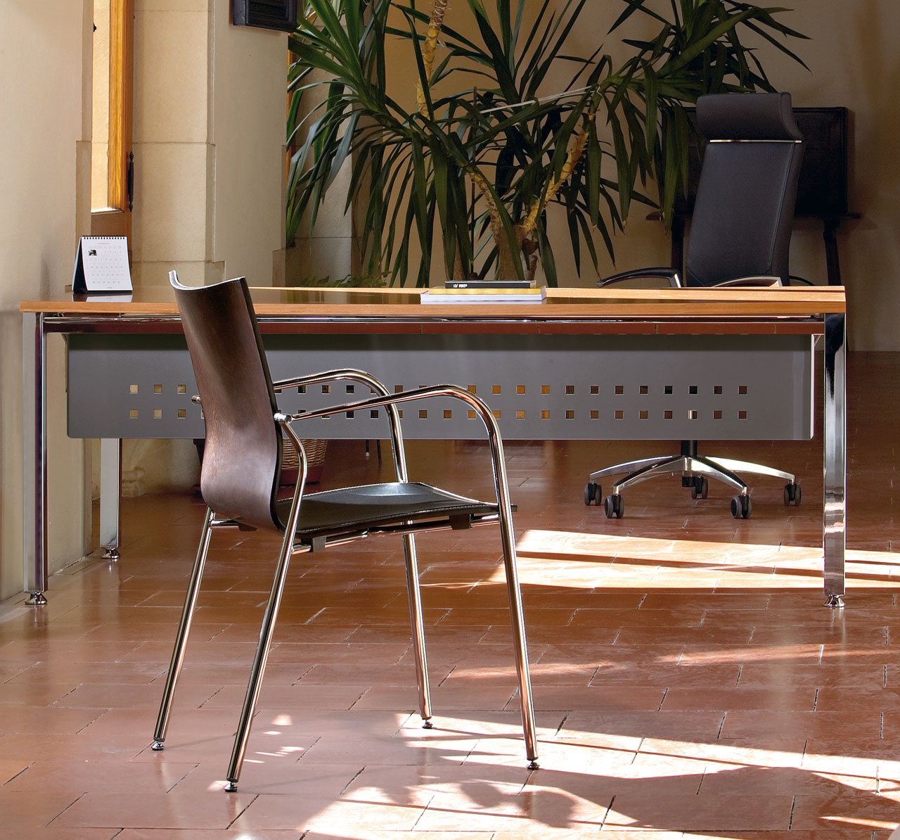 Ikara Leather Face Office Armchair w/Metal Base