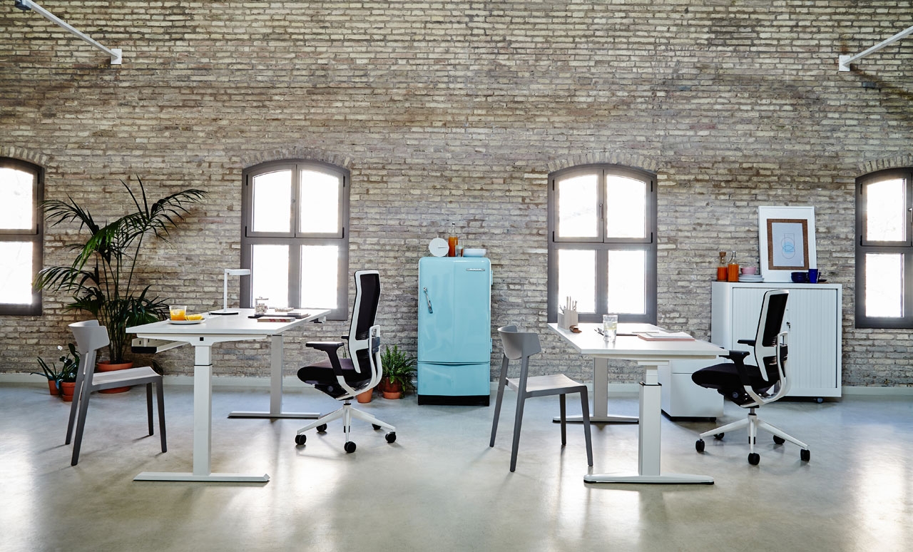 Wing Polypropylene Stackable Armless Chair
