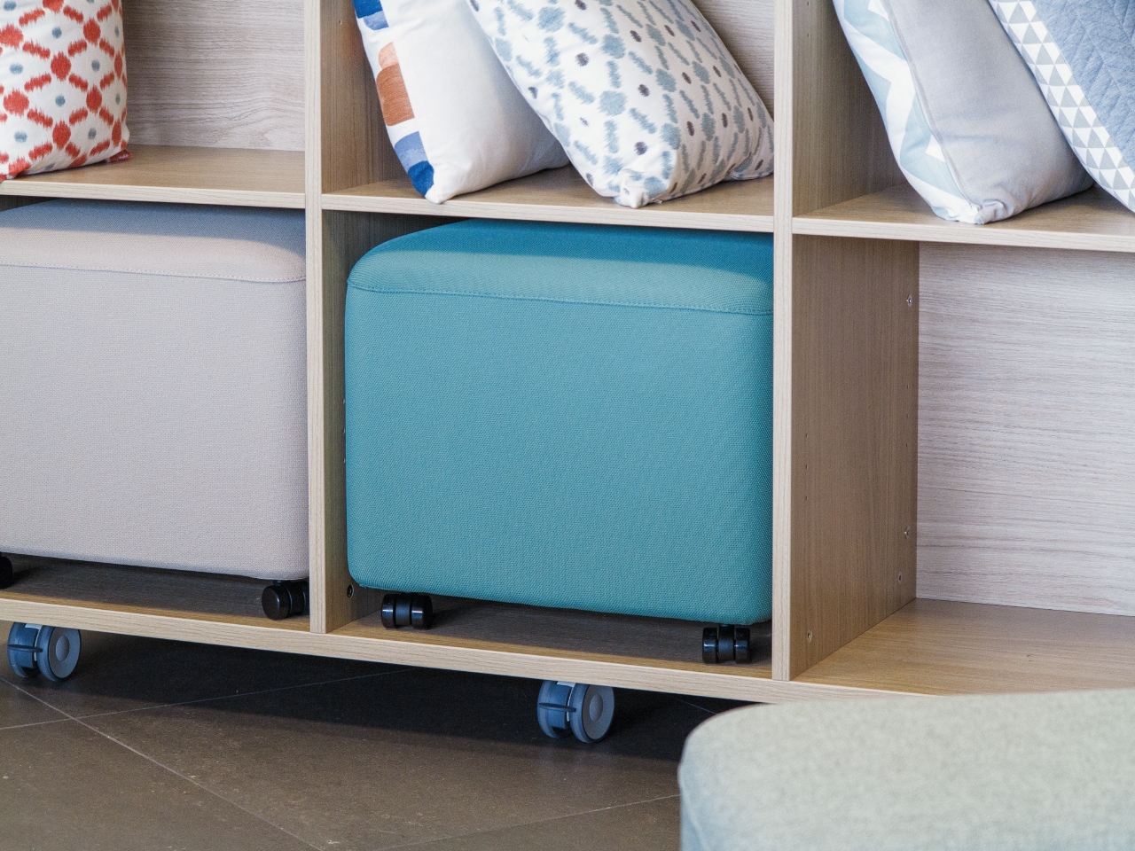Actiu Grandstand with Castors