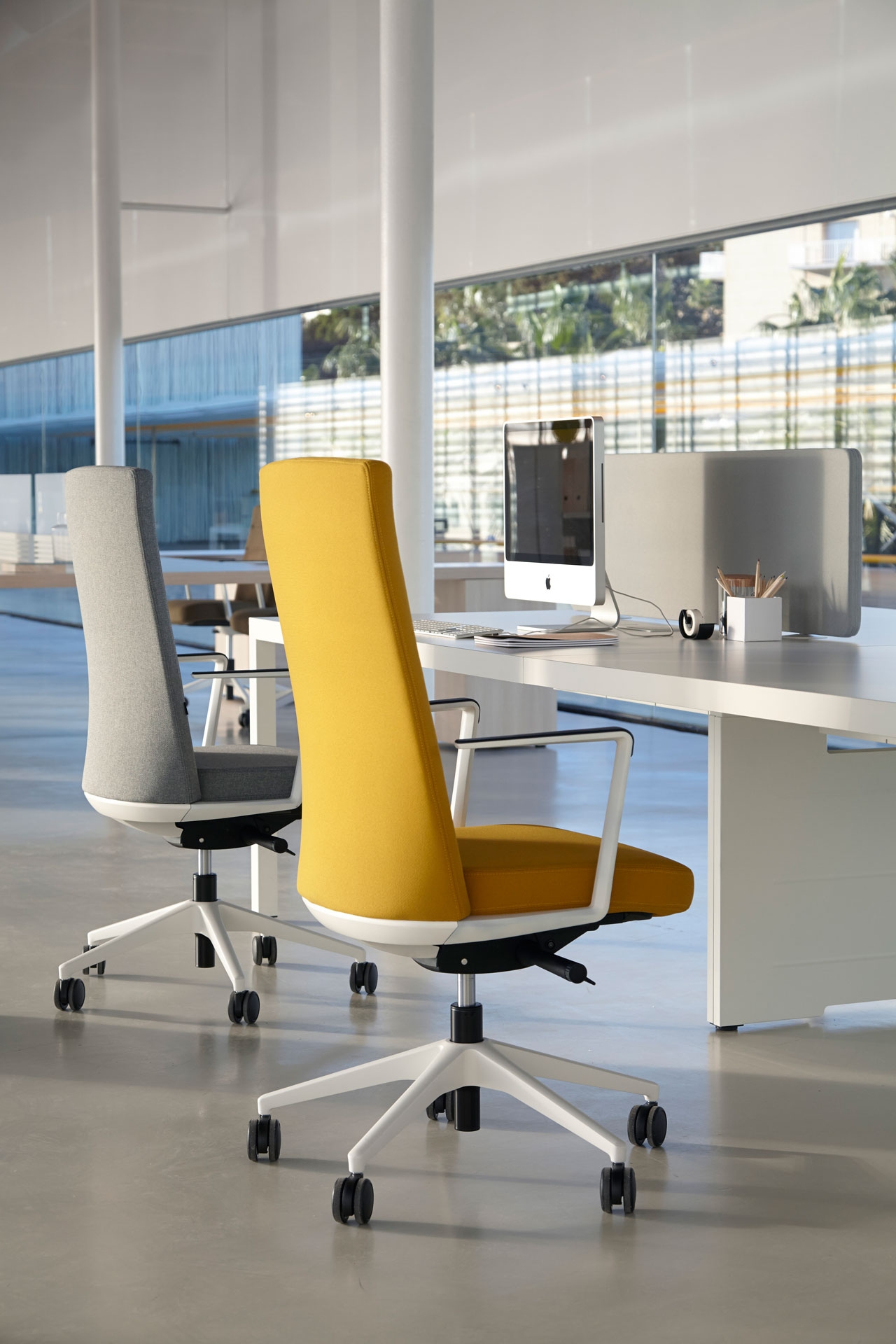 Cron Adjustable Swivel Executive Sport Chair w/Thermosealed