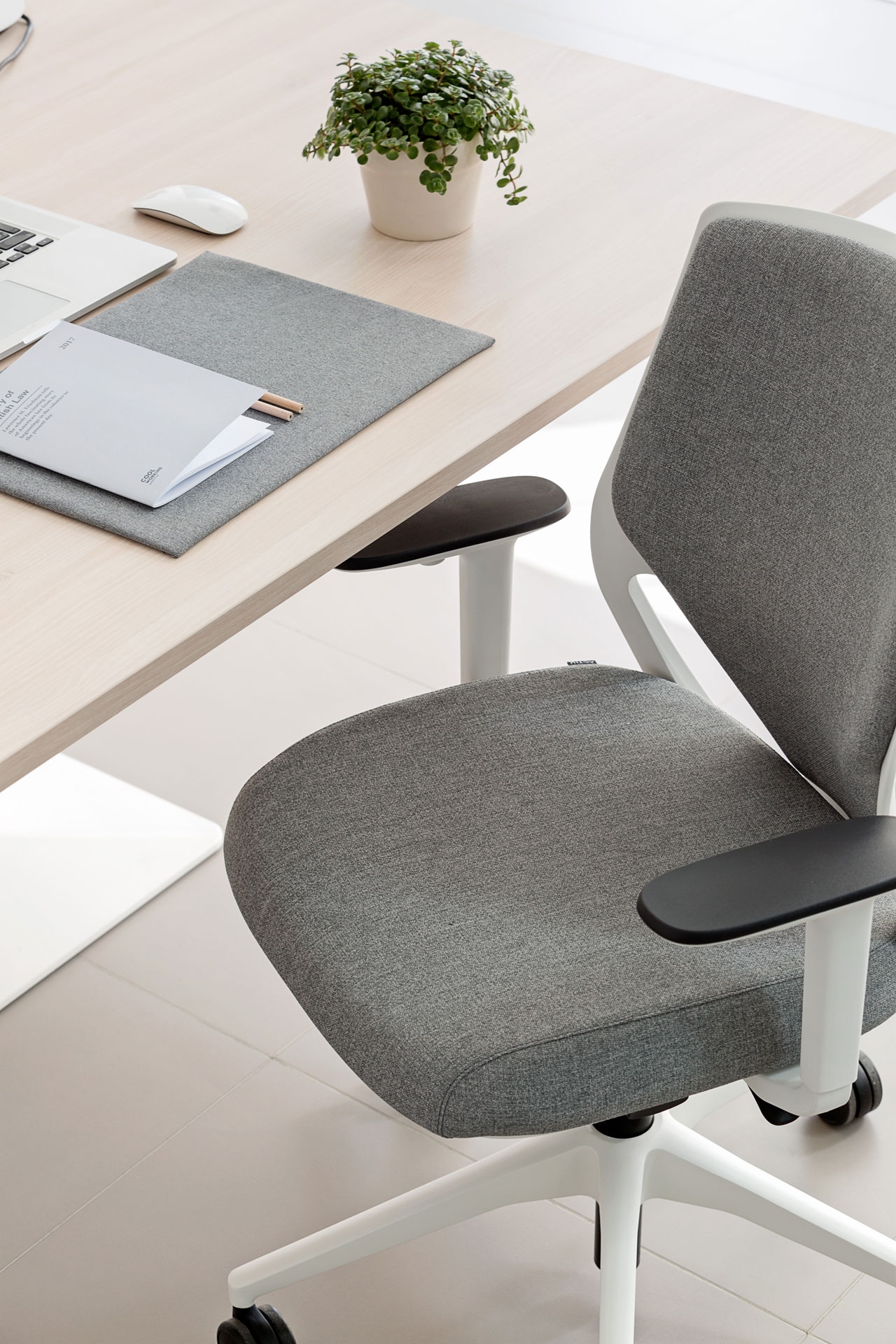 Efit 10 Gaslift Adjustable Swivel Office Chair w/Medium Backrest