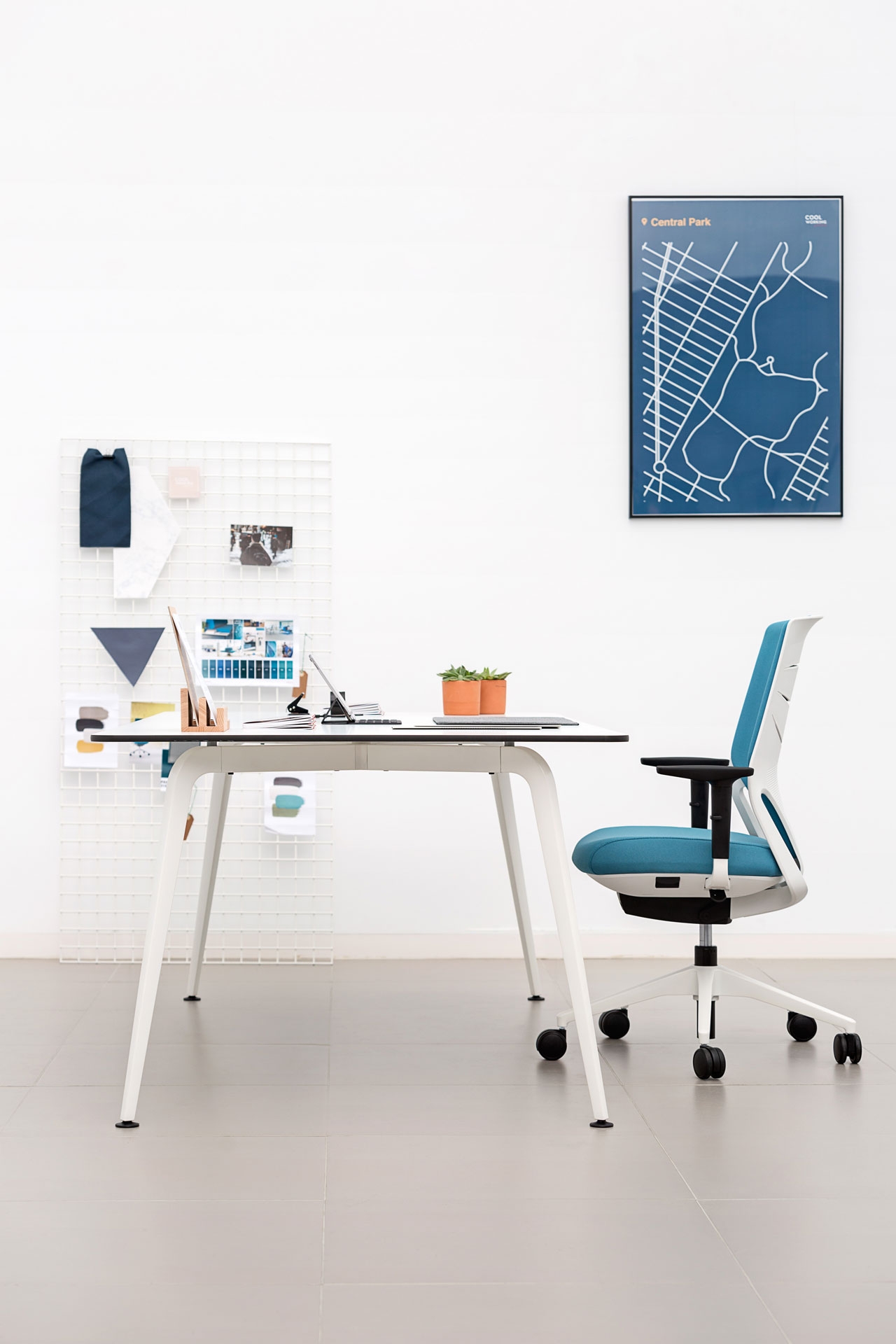 Efit 10 Gaslift Adjustable Swivel Office Chair w/High Backrest