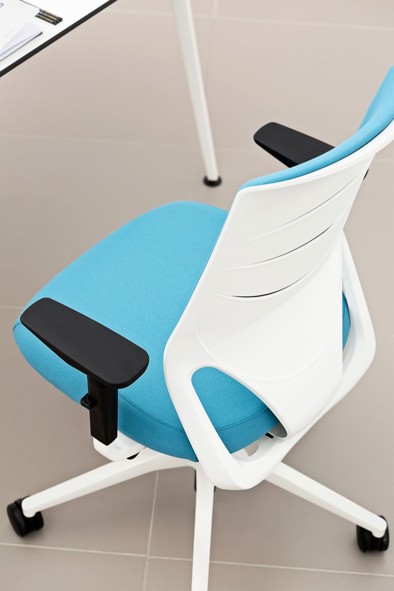 Efit 10 Gaslift Adjustable Swivel Office Chair w/High Backrest